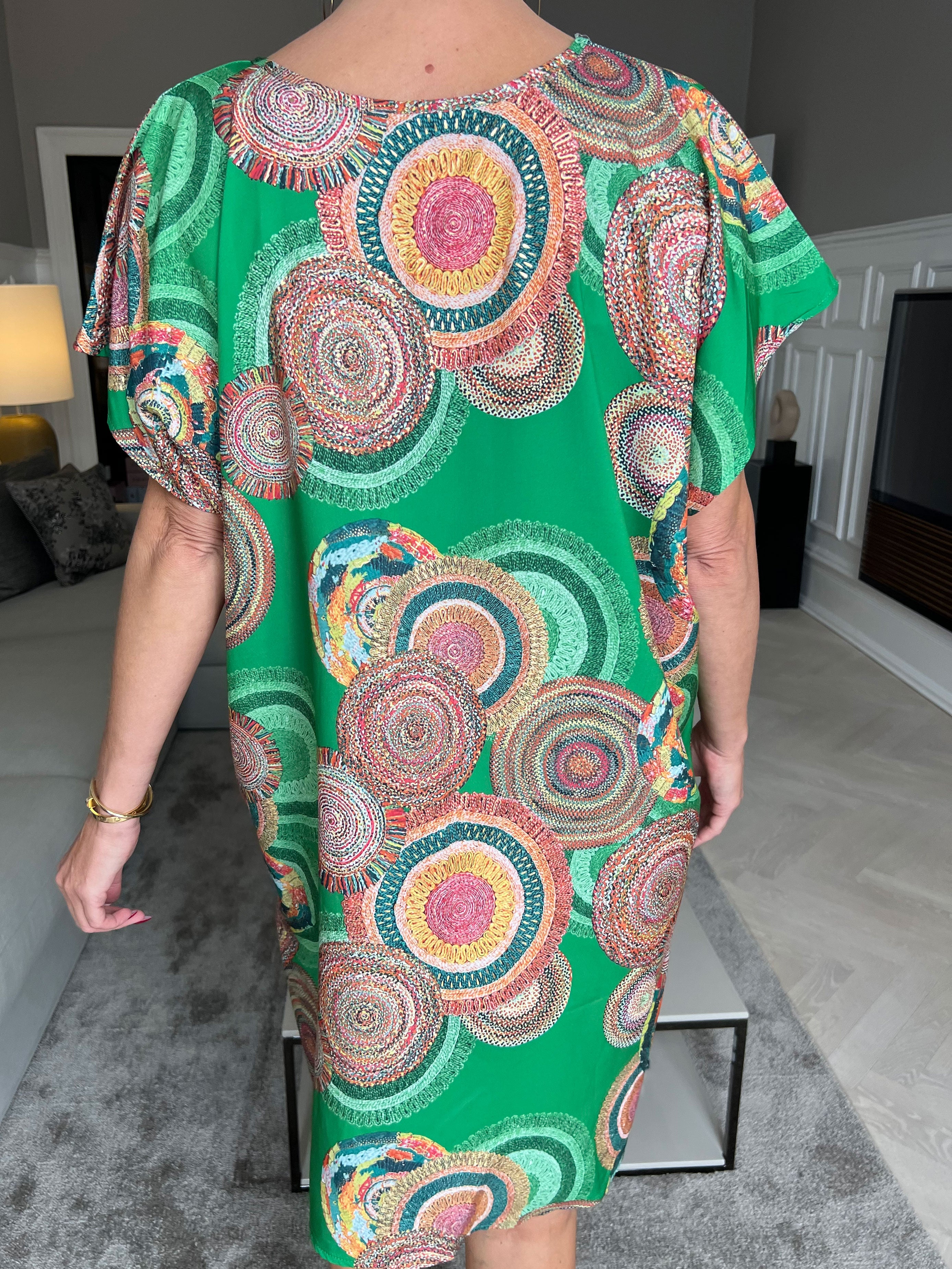 Helena - Let og luftig mønstret kjole i silke