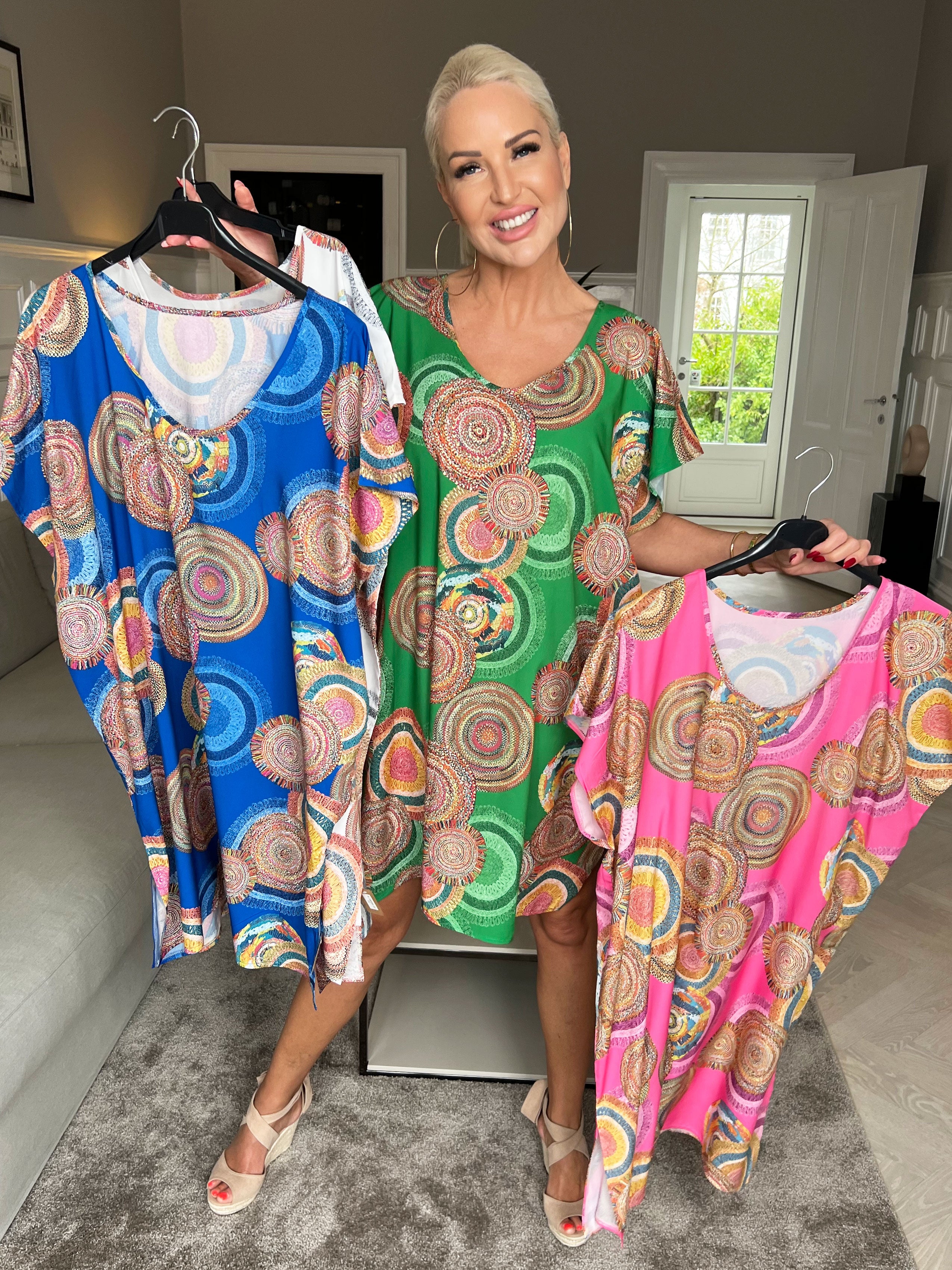 Helena - Let og luftig mønstret kjole i silke