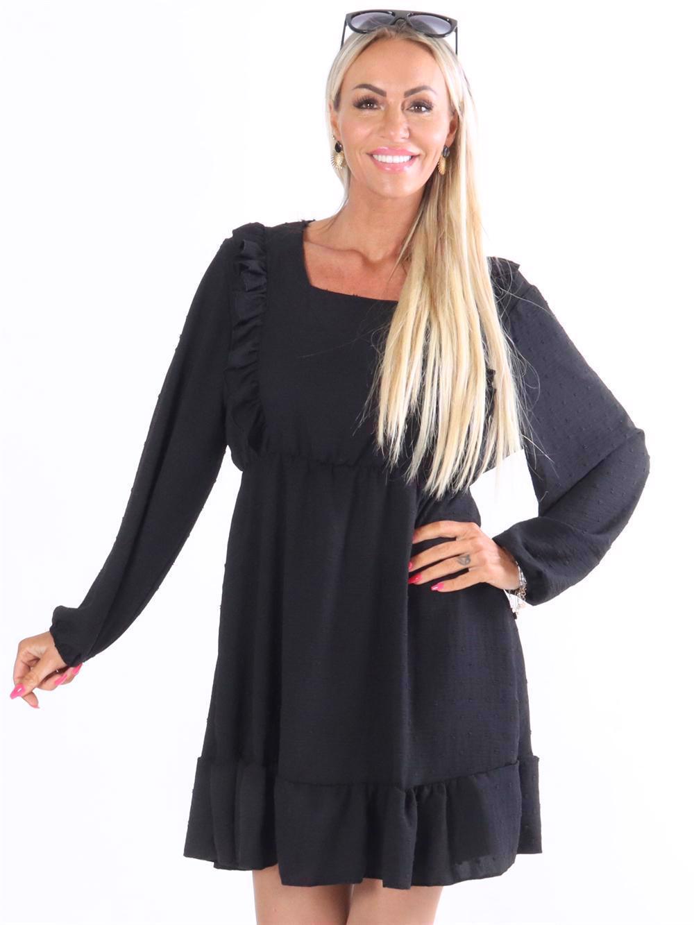 Hella - Kjole med flæsekanter