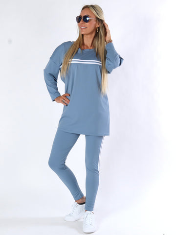 Hilma - Armygrøn joggingsæt i elastisk stof med hvide striber