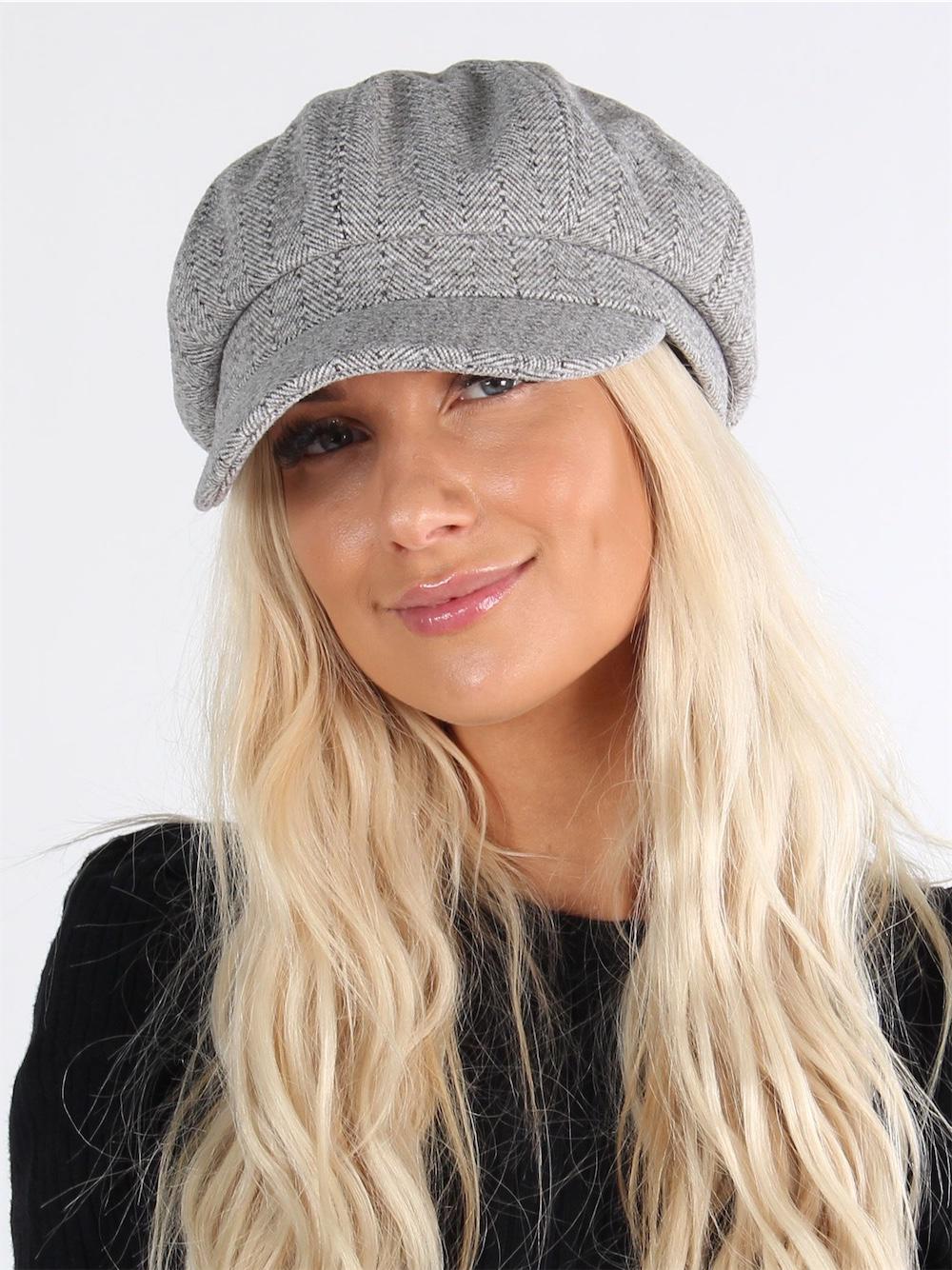 Abida - Beigefarvet hat med skygge i fint striklook