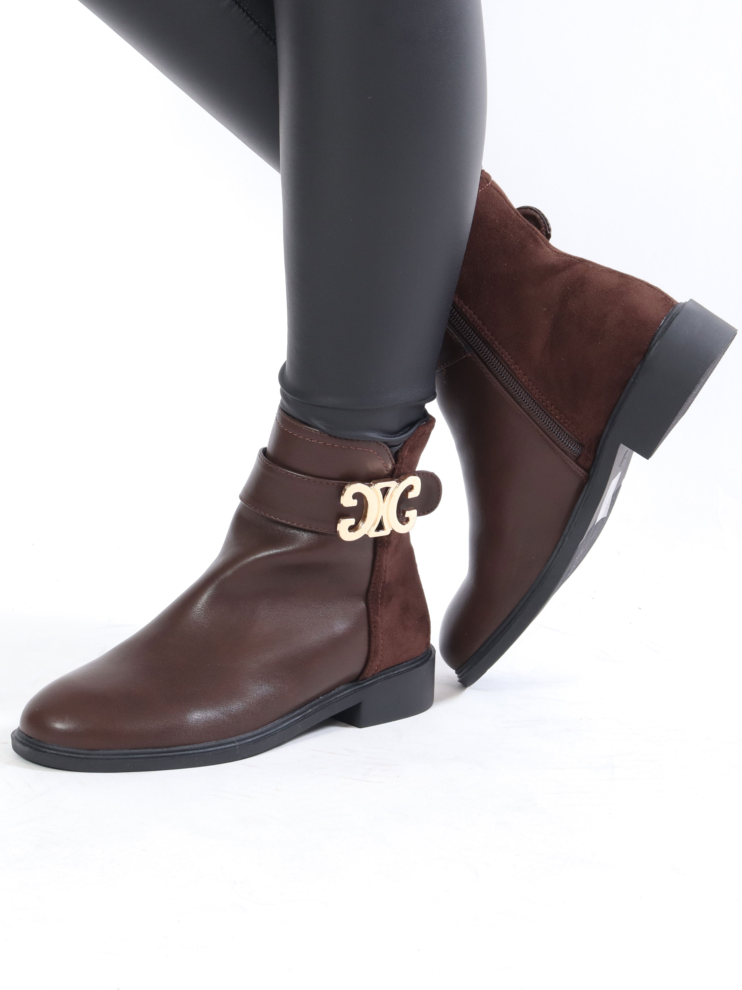 Dorita - Søde brune støvler med guldspænde