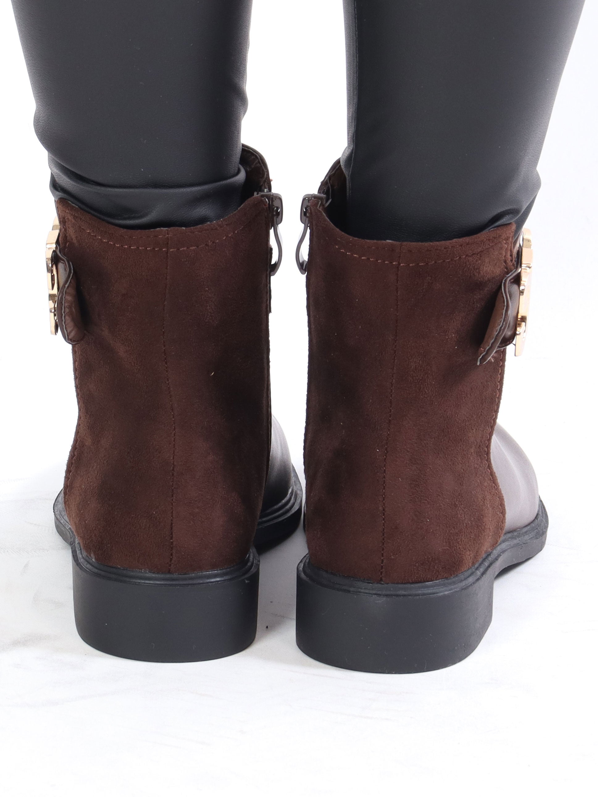 Dorita - Søde brune støvler med guldspænde