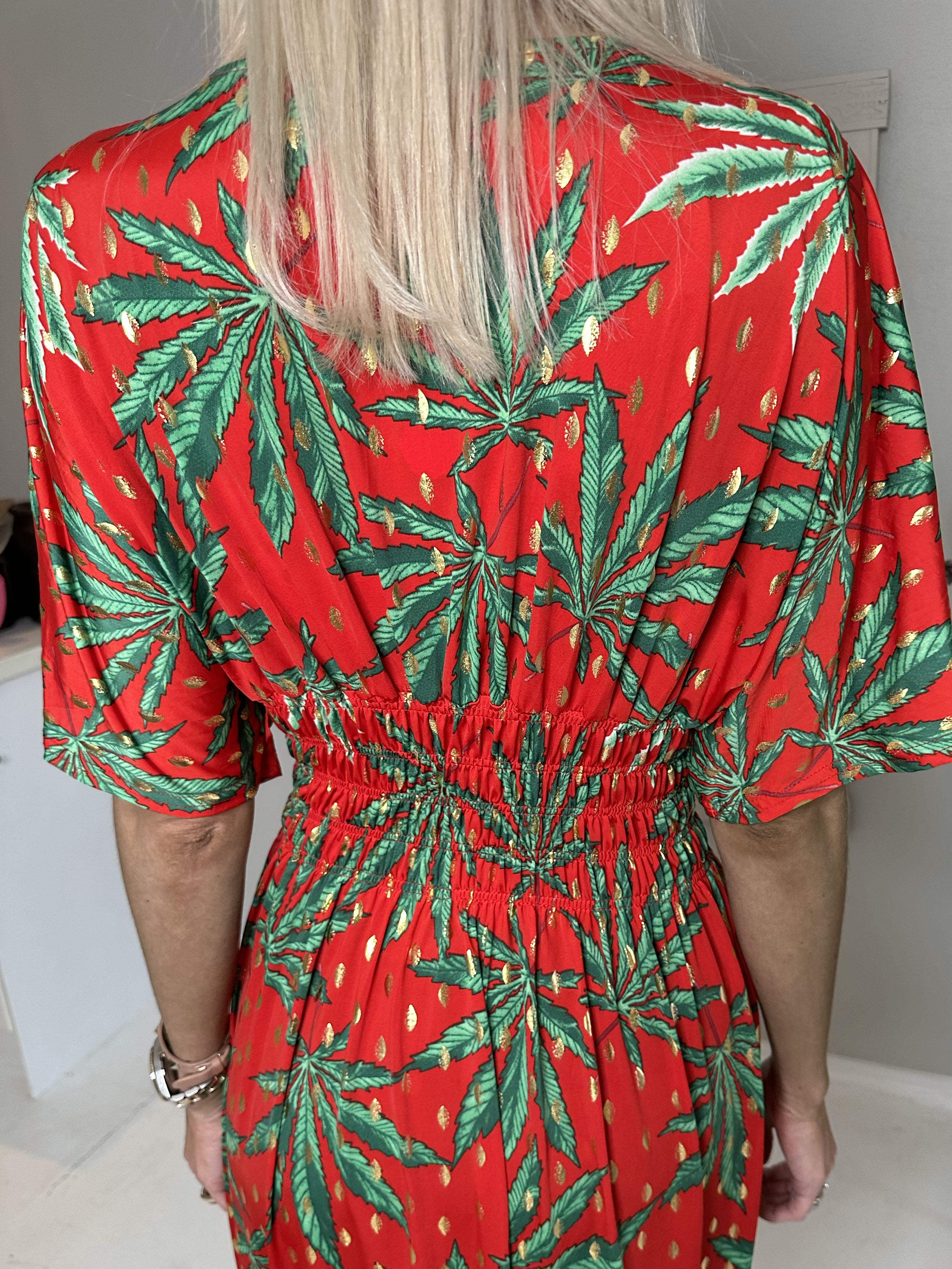 Pams Leaf - Lang elastisk kjole i krølfrit stof