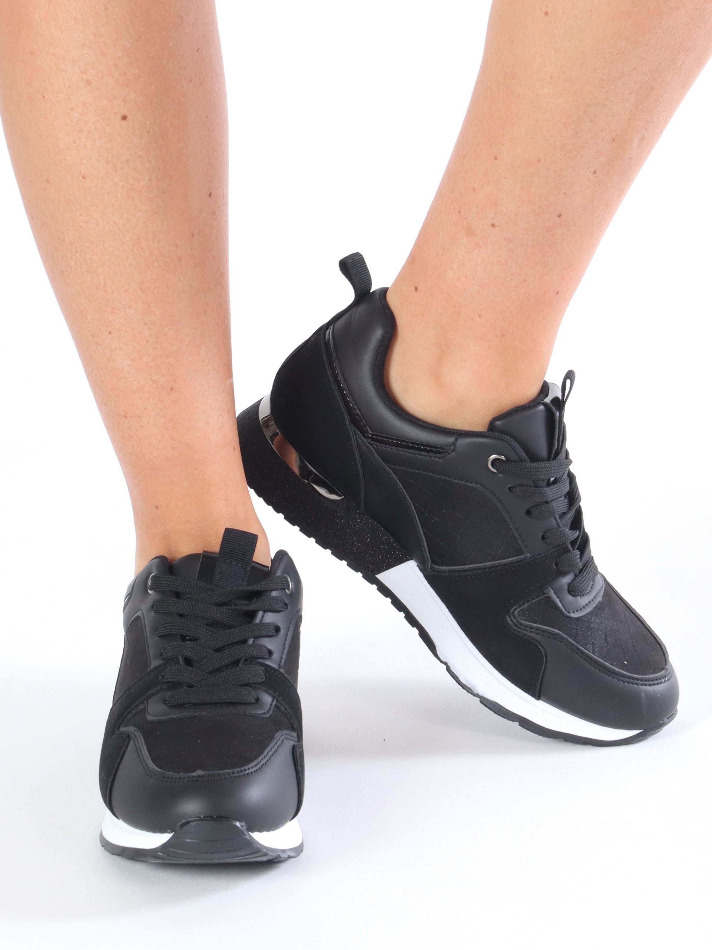 Karely - Sorte sneakers med sort glimmersål