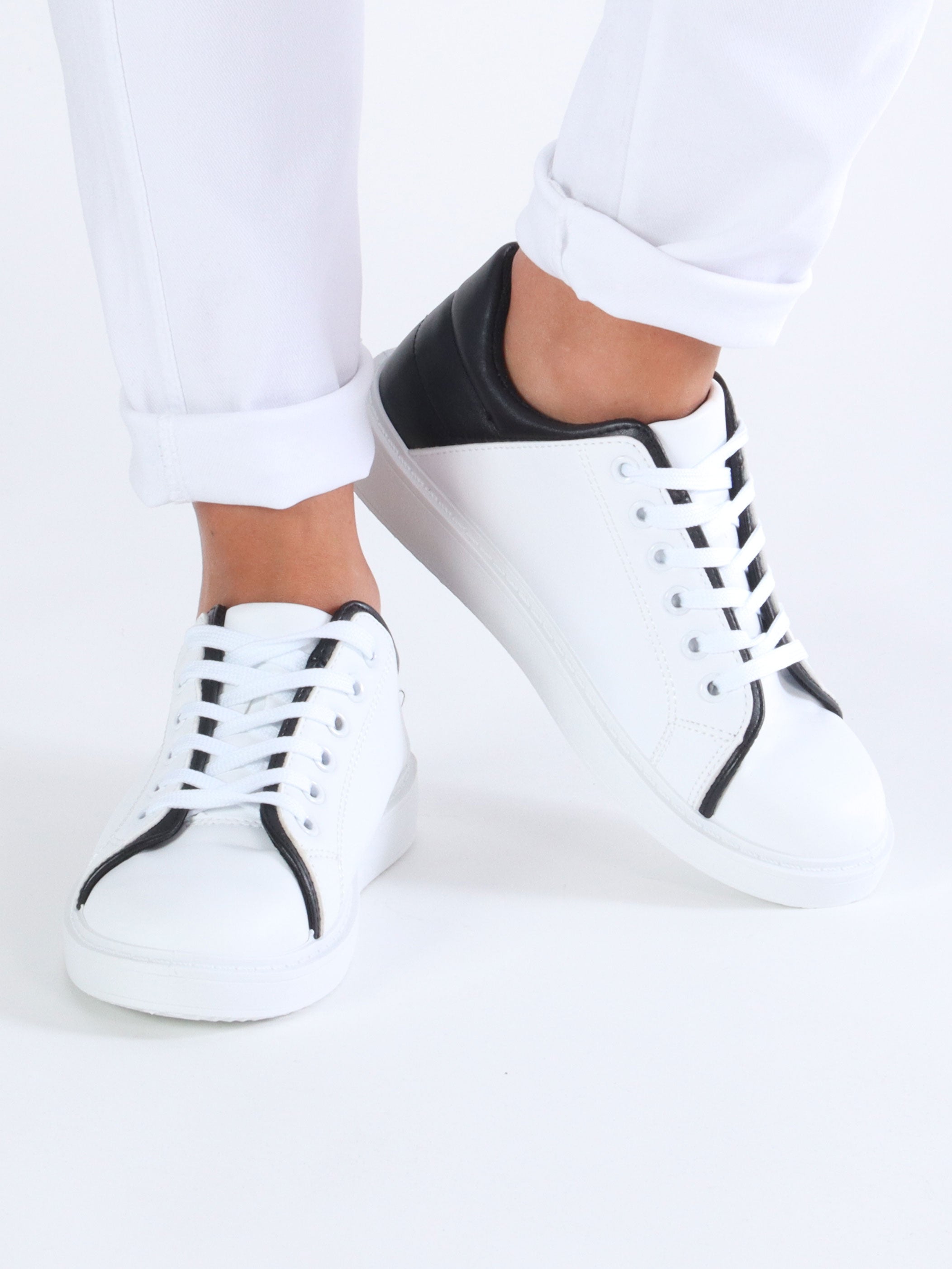 Lauren - Hvide sneakers med farvede detaljer