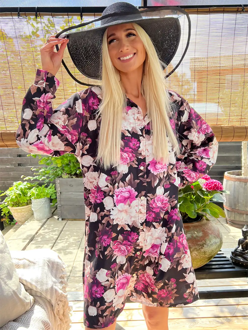 Marie - Sort skjortekjole med blomsterprint