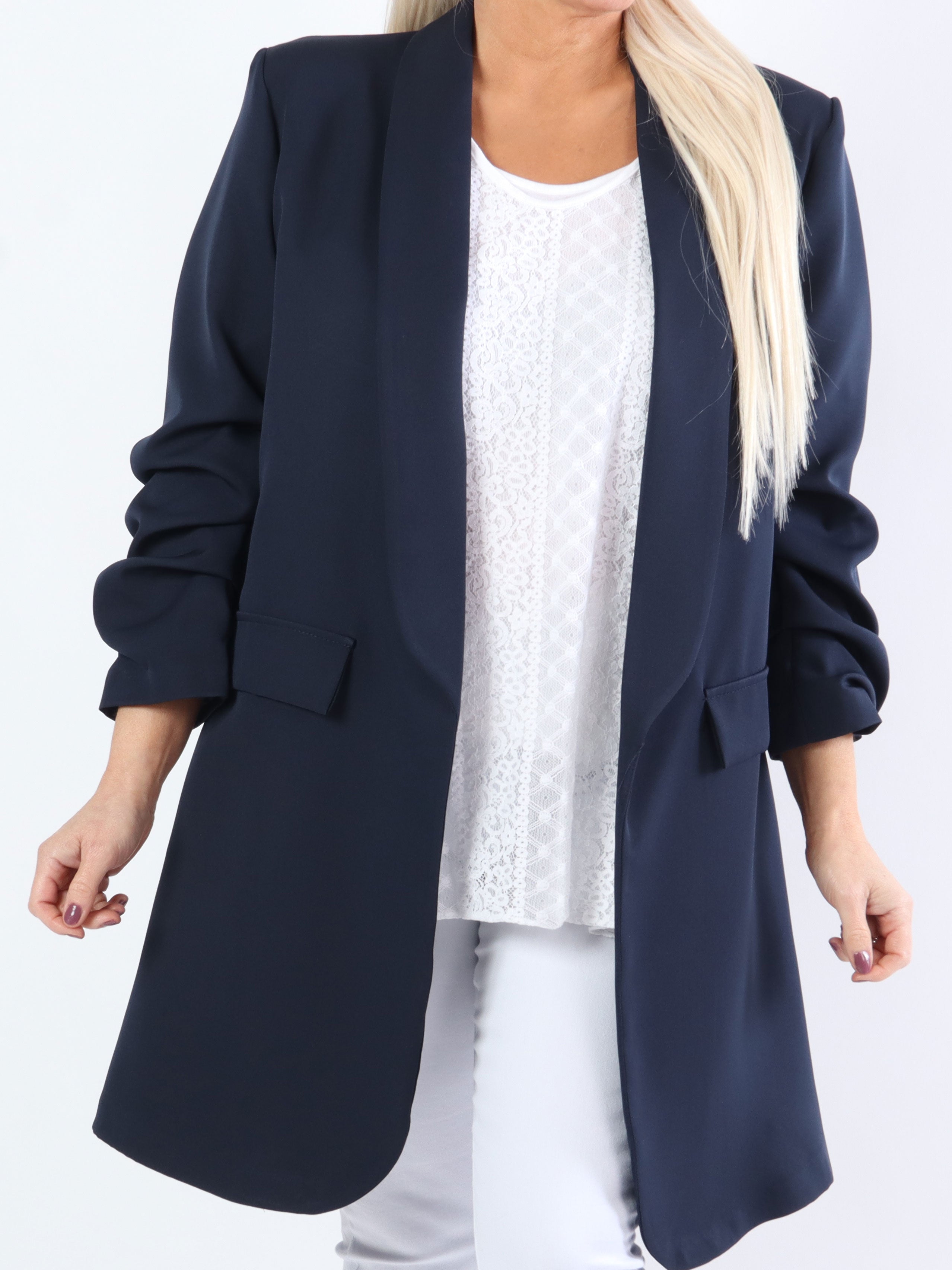 Mila Long - Stilren blazer med rynk på ærmet