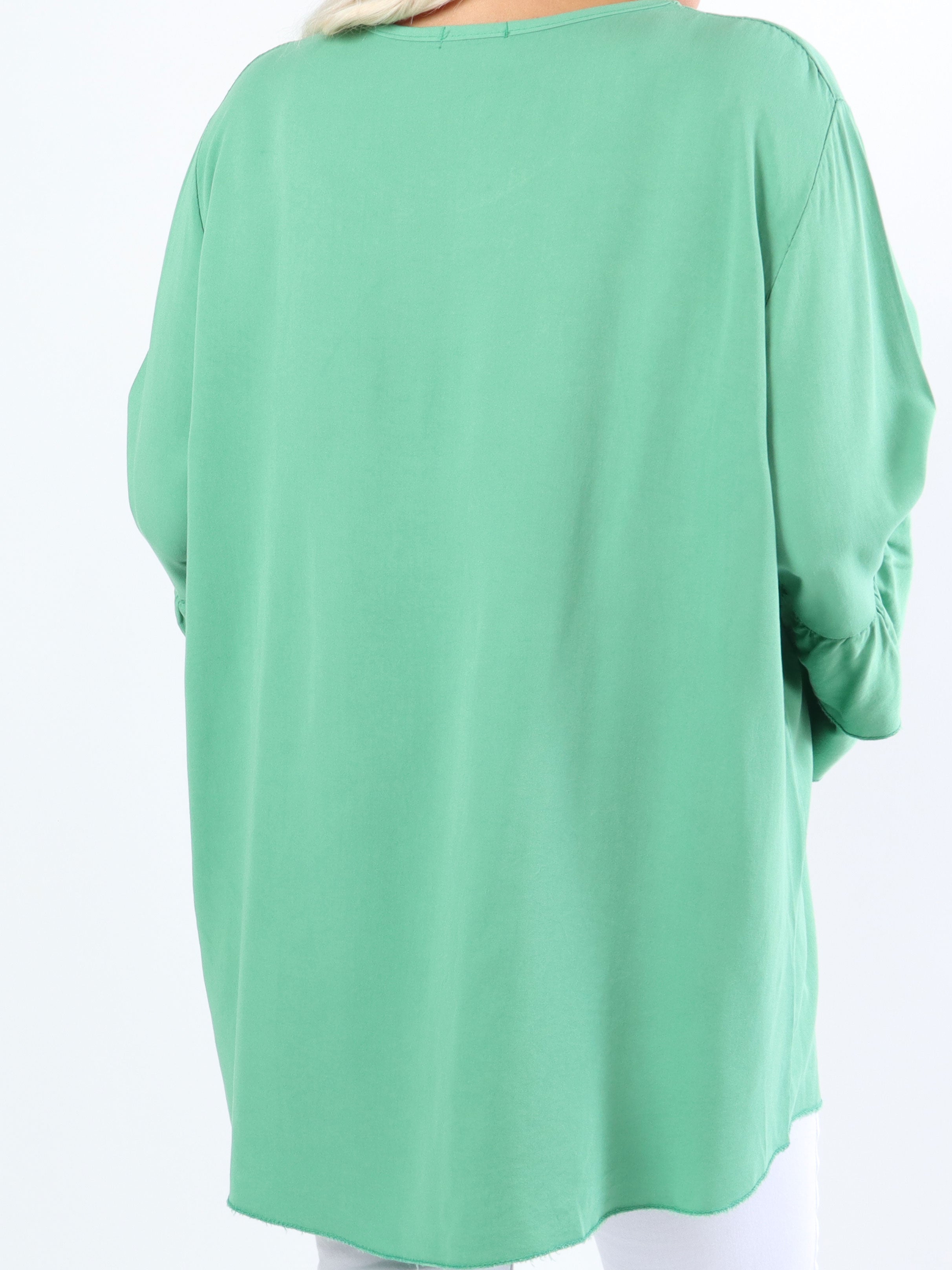 Kayla - Sød plus size bluse i viskose med flæser på ærmerne