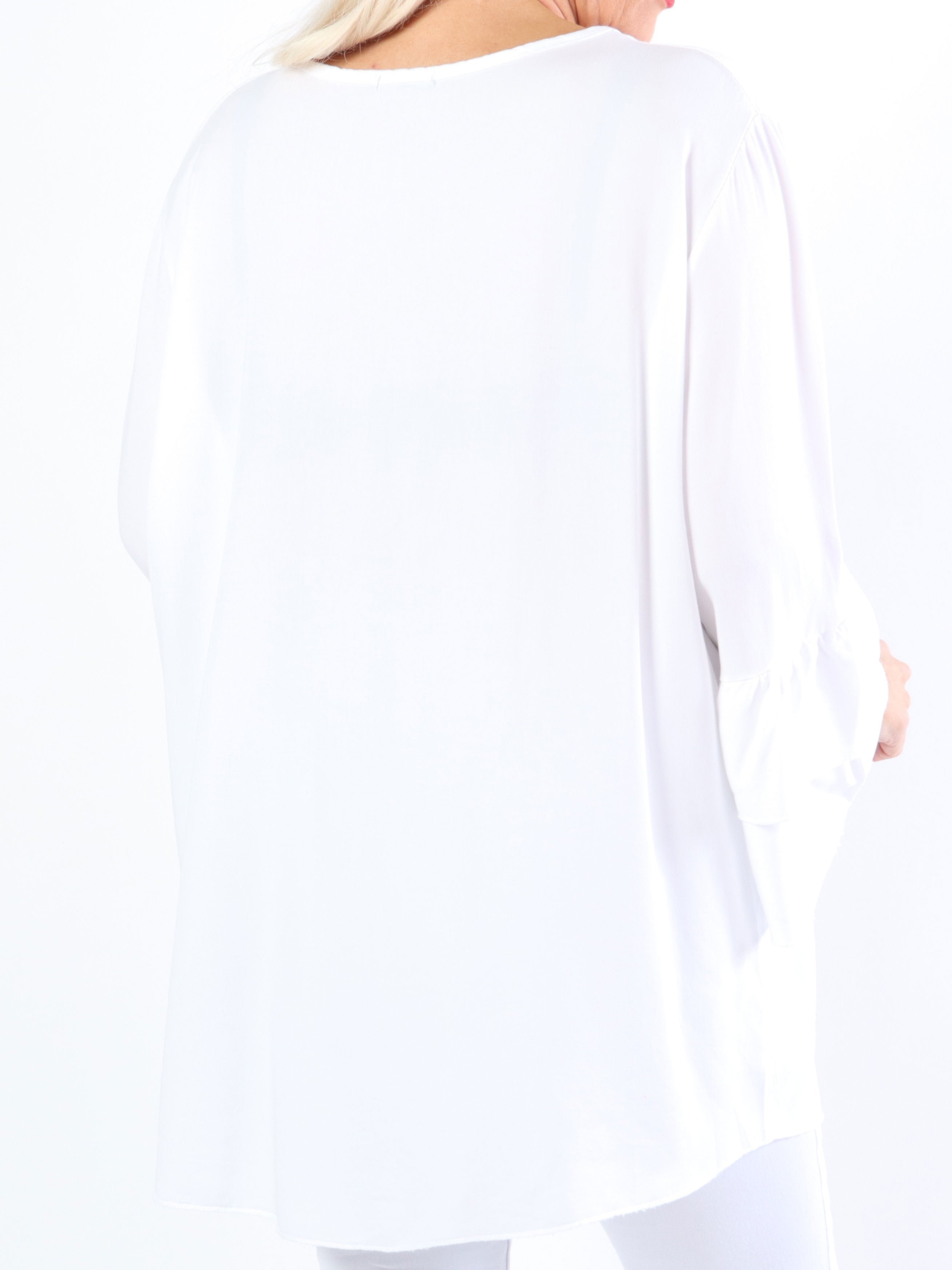 Kayla - Sød plus size bluse i viskose med flæser på ærmerne