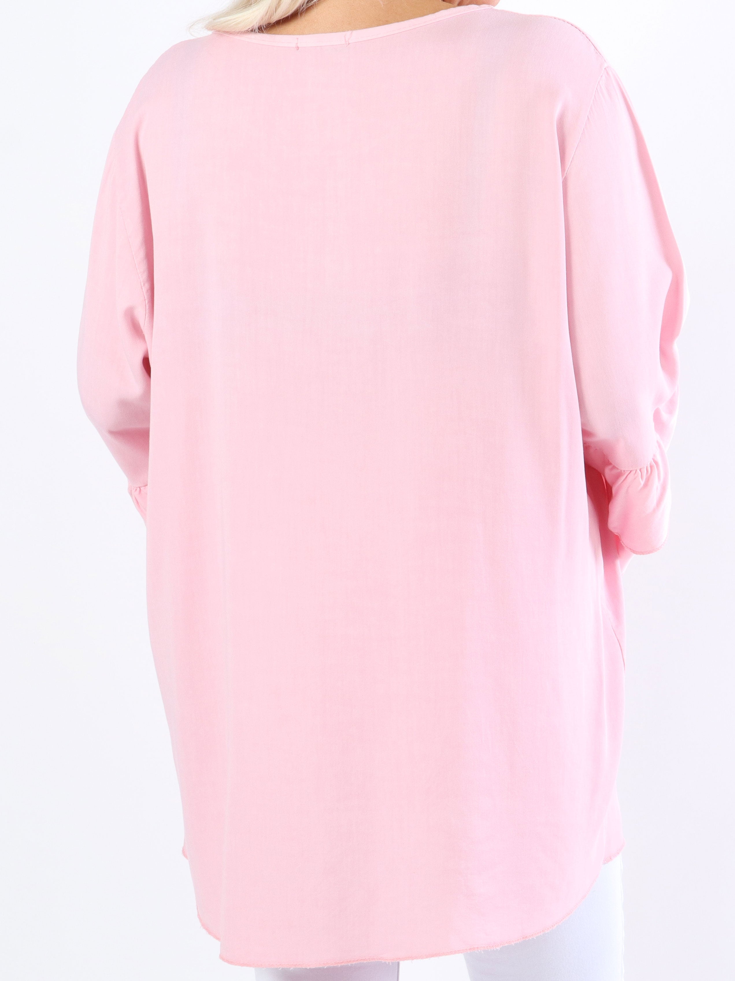 Kayla - Sød plus size bluse i viskose med flæser på ærmerne