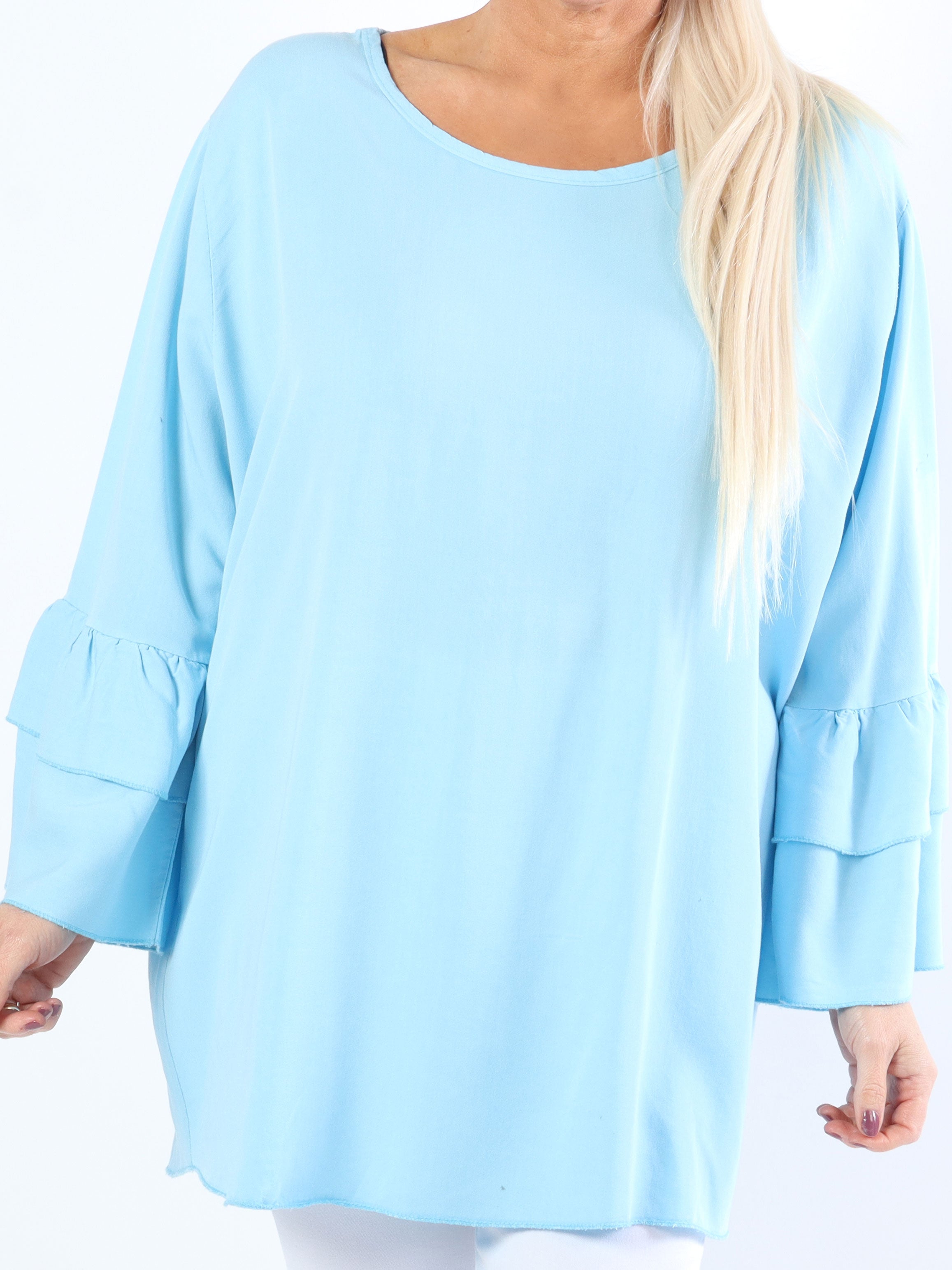 Kayla - Sød plus size bluse i viskose med flæser på ærmerne