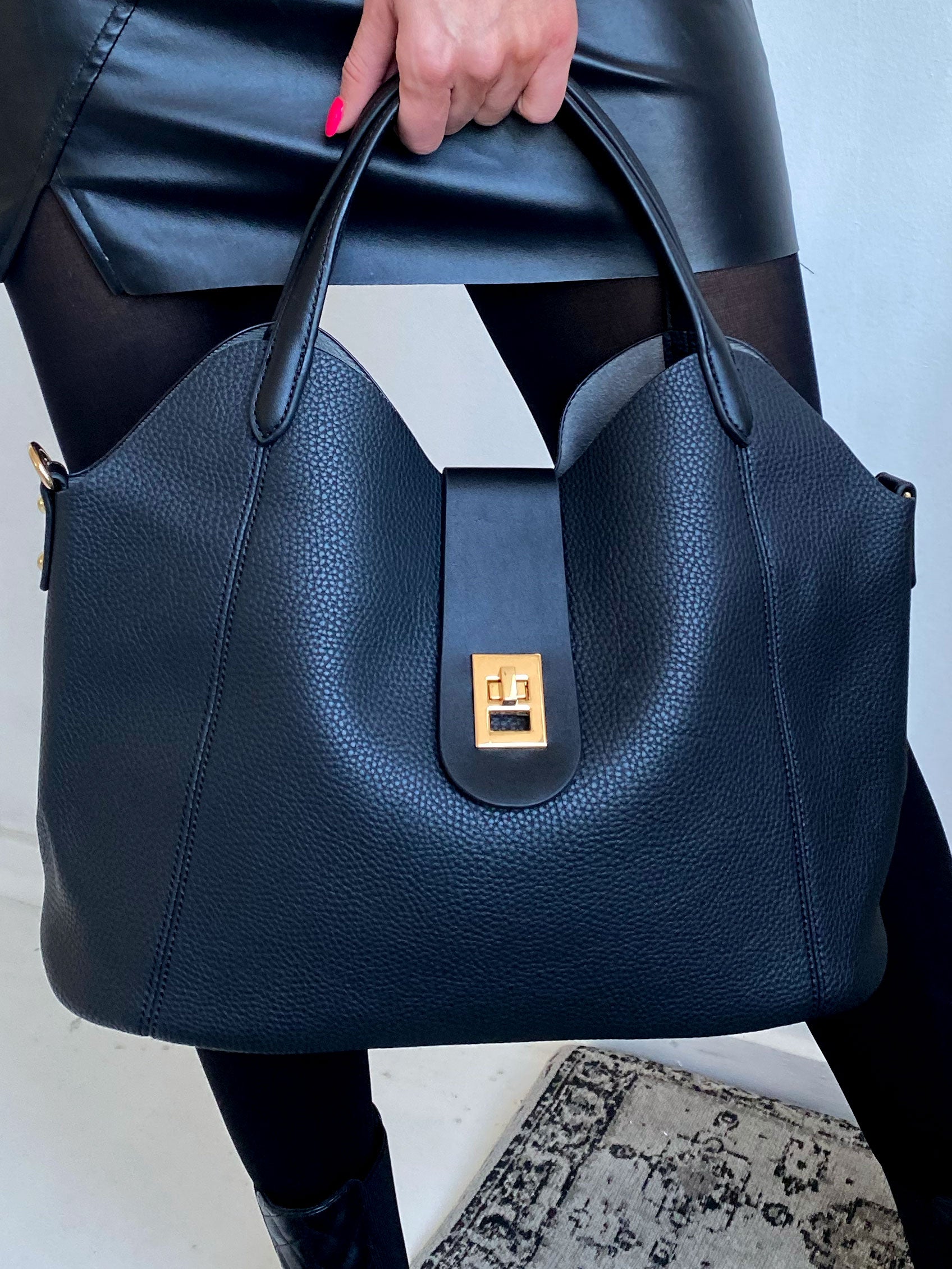 Rasmine - Sort shoppingtaske med guld lukning