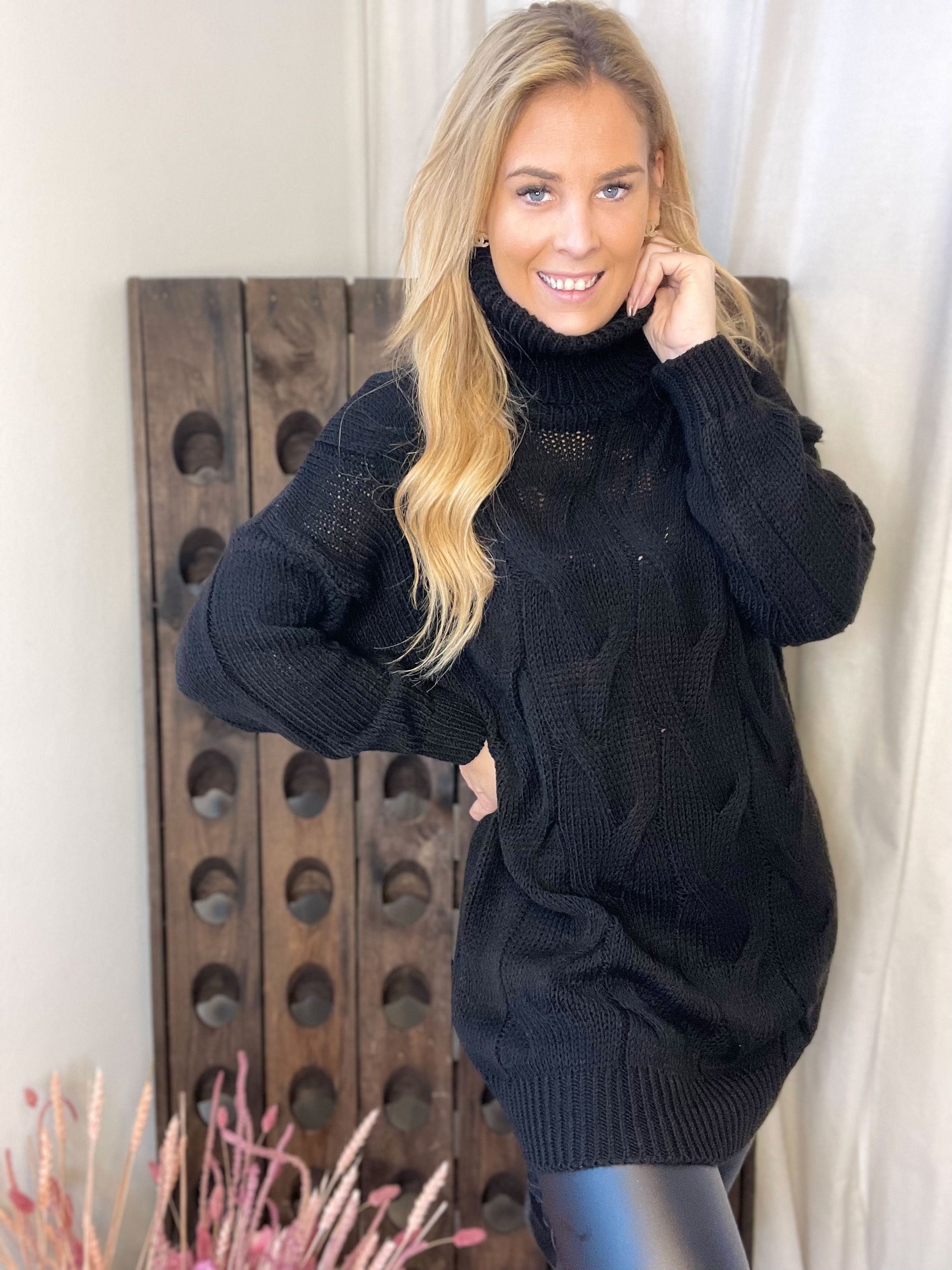 Masina - Strikkjole med rullekrave