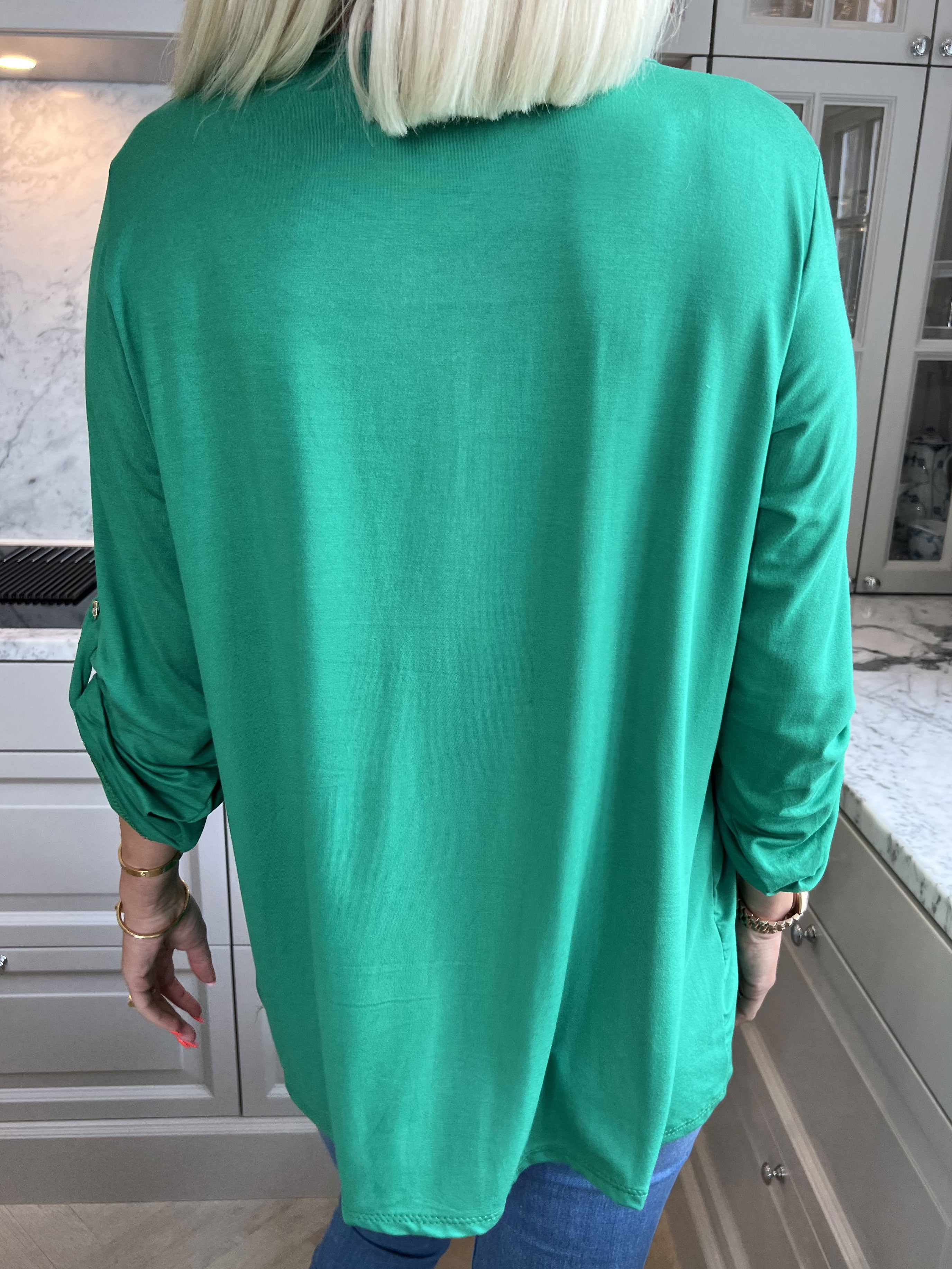 Sisse - Blød elastisk bluse med motiv og similisten