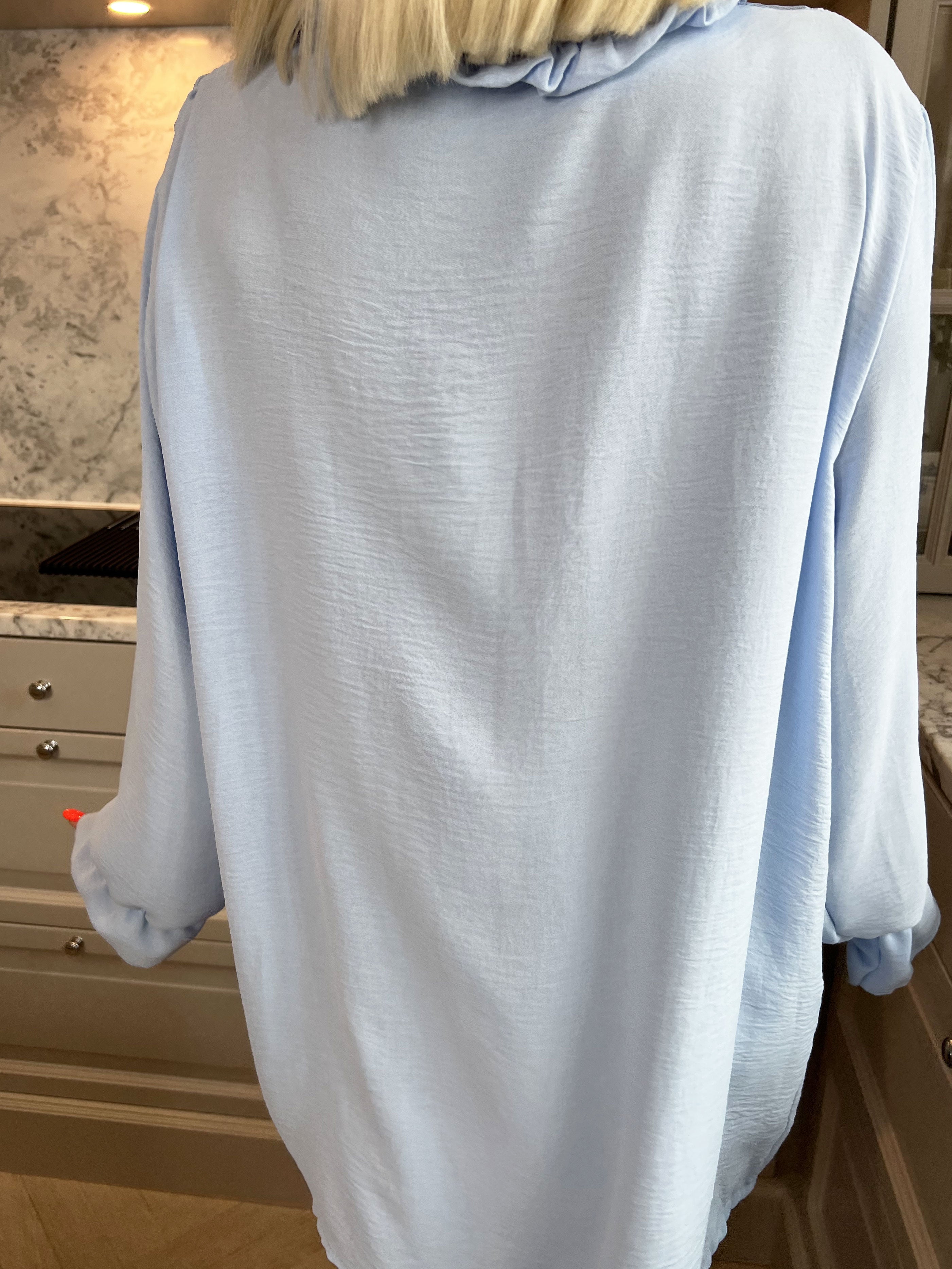 Ilsa - Sød skjorte med blonde og flæsedetaljer