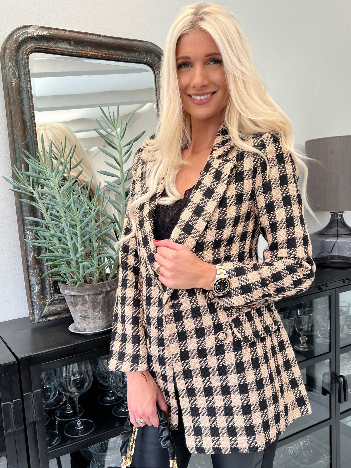 Magnolia - Camelfarvet og sort ternet blazerjakke