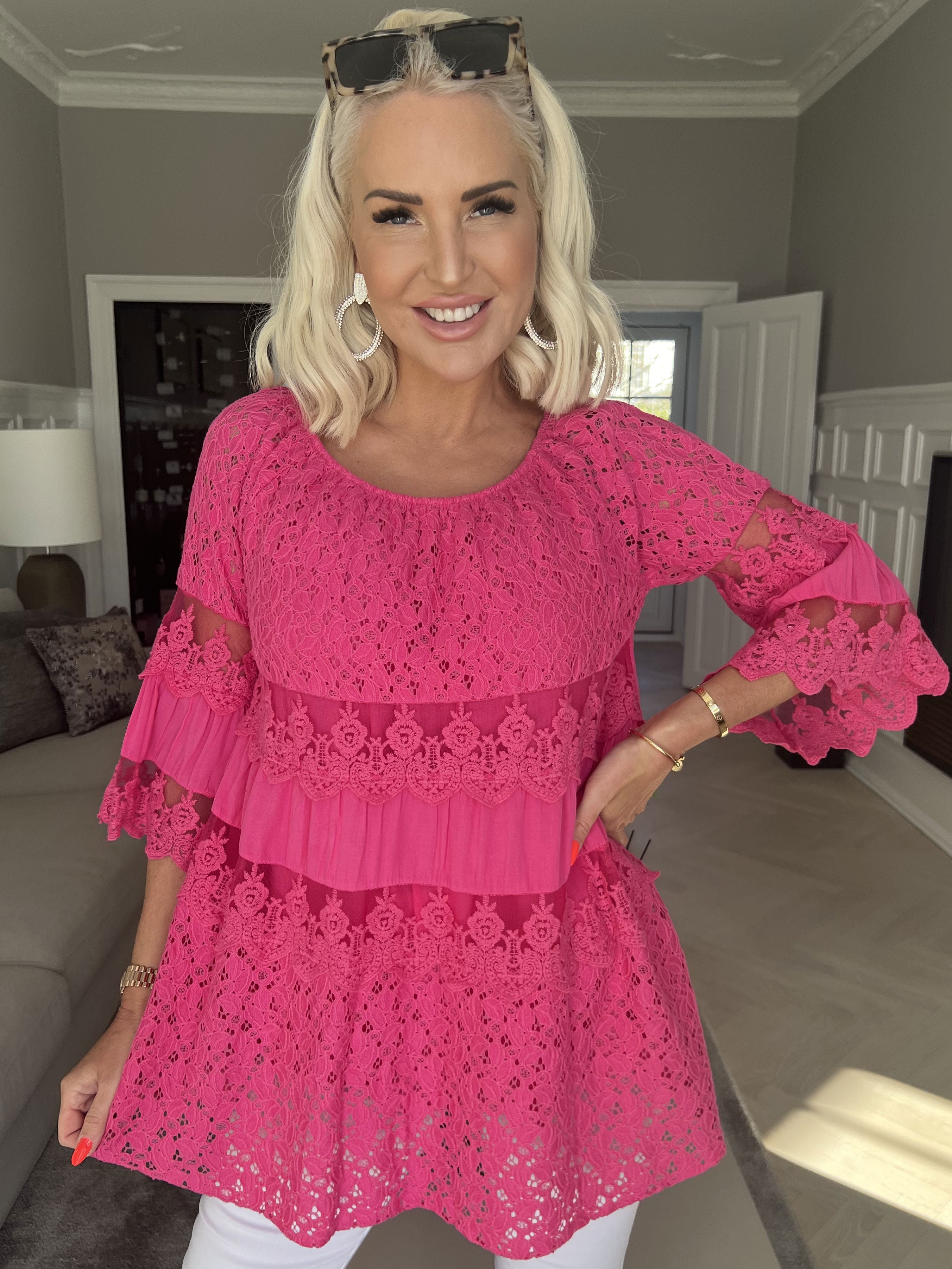 Ofelia - Sød blonde tunika med elastik i udskæringen