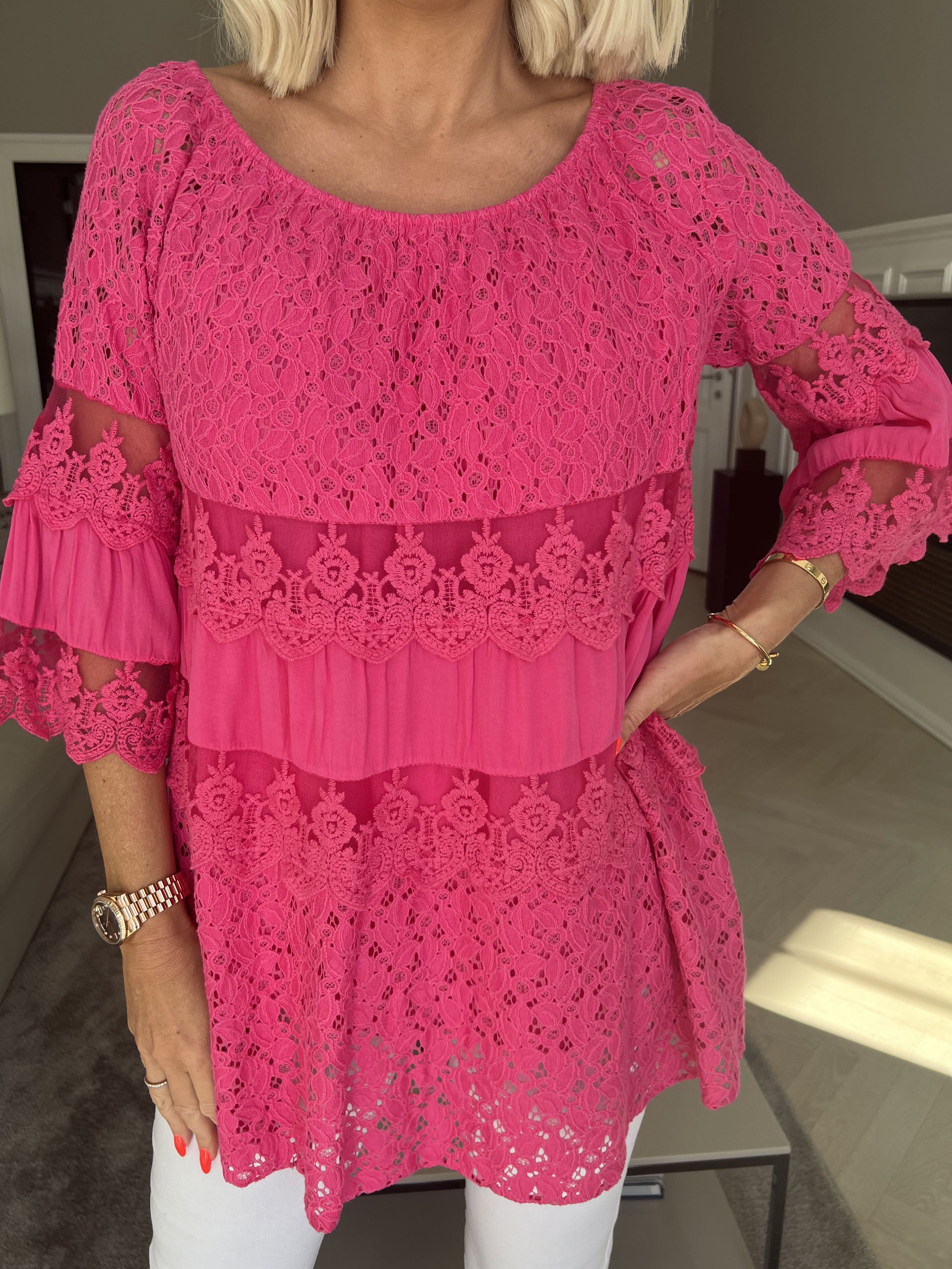 Ofelia - Sød blonde tunika med elastik i udskæringen