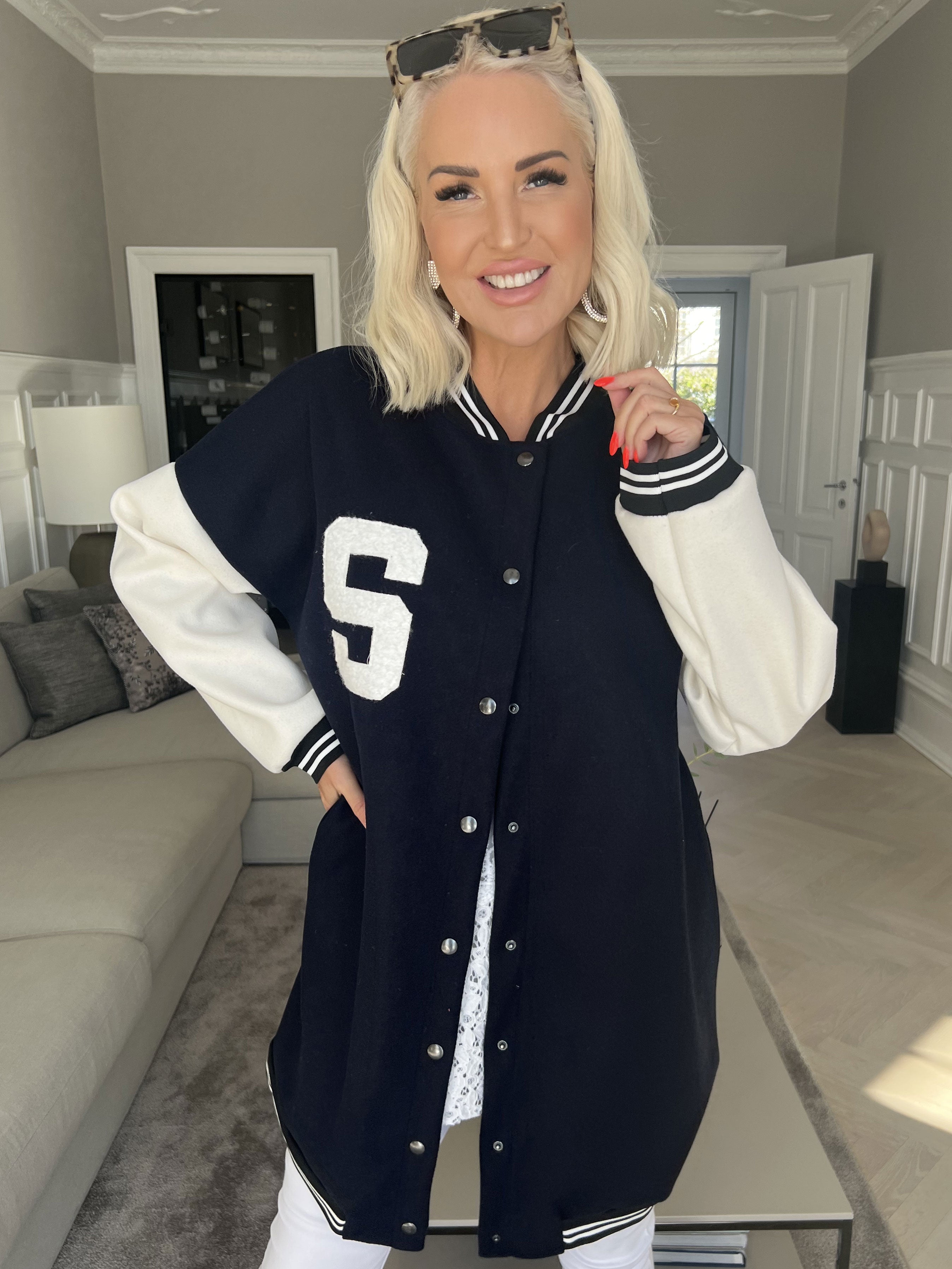 Andy - Fed lang college jakke med trykknapper