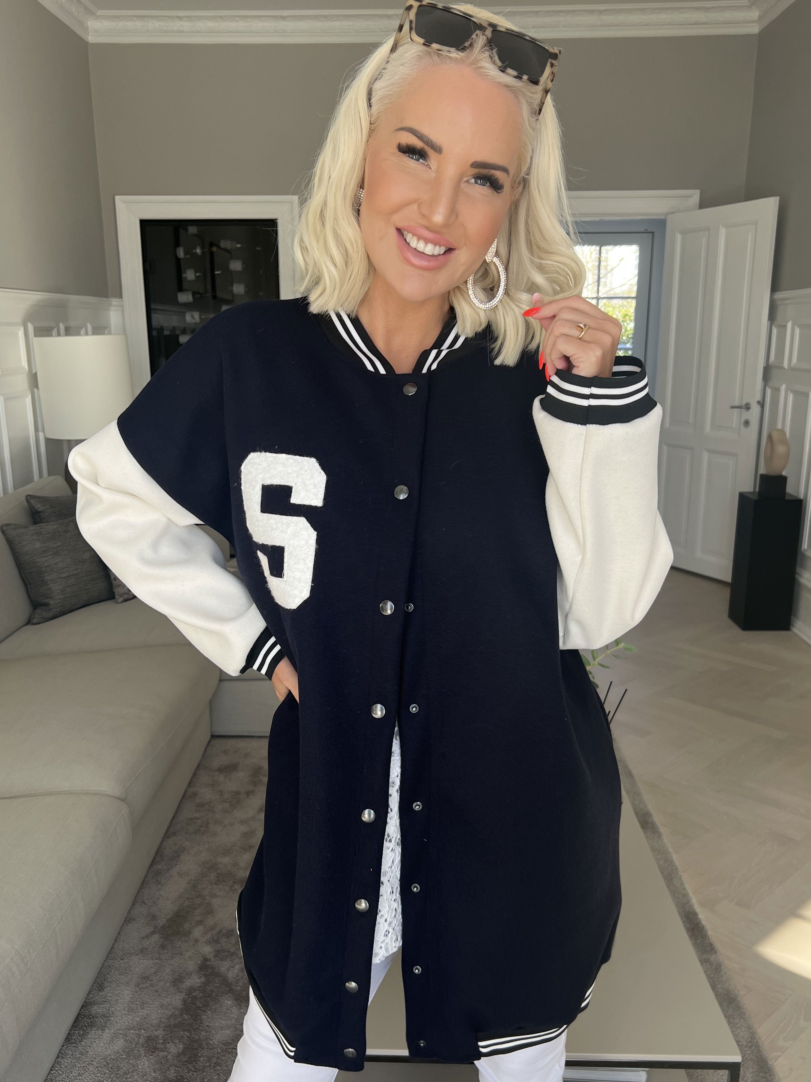 Andy - Fed lang college jakke med trykknapper