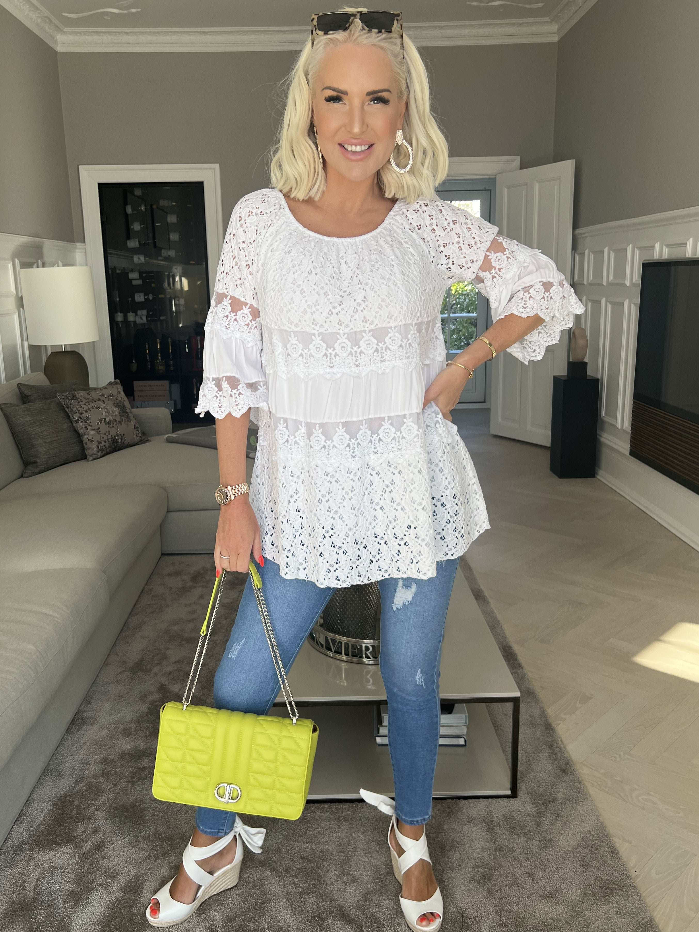 Ofelia - Sød blonde tunika med elastik i udskæringen