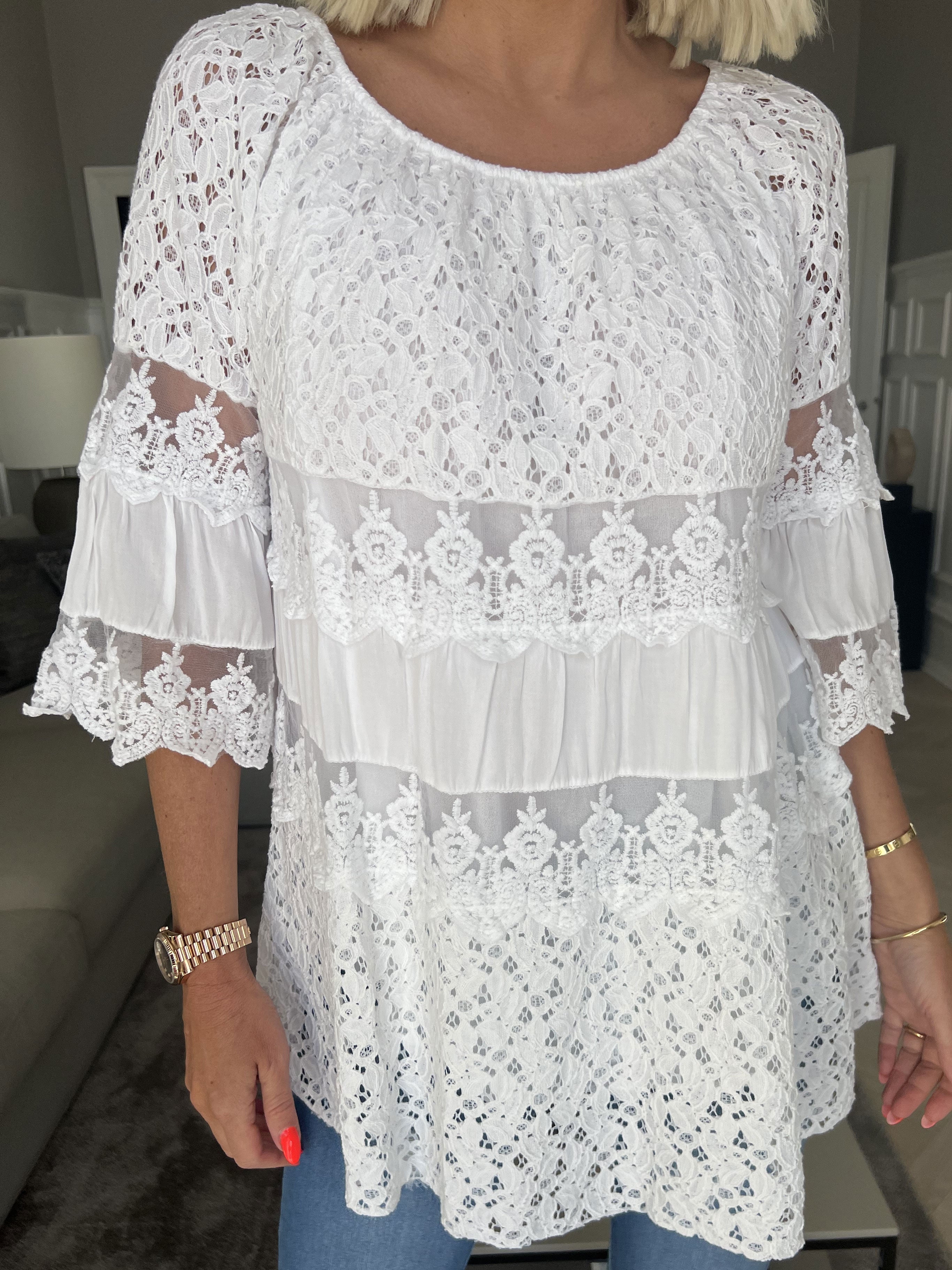 Ofelia - Sød blonde tunika med elastik i udskæringen