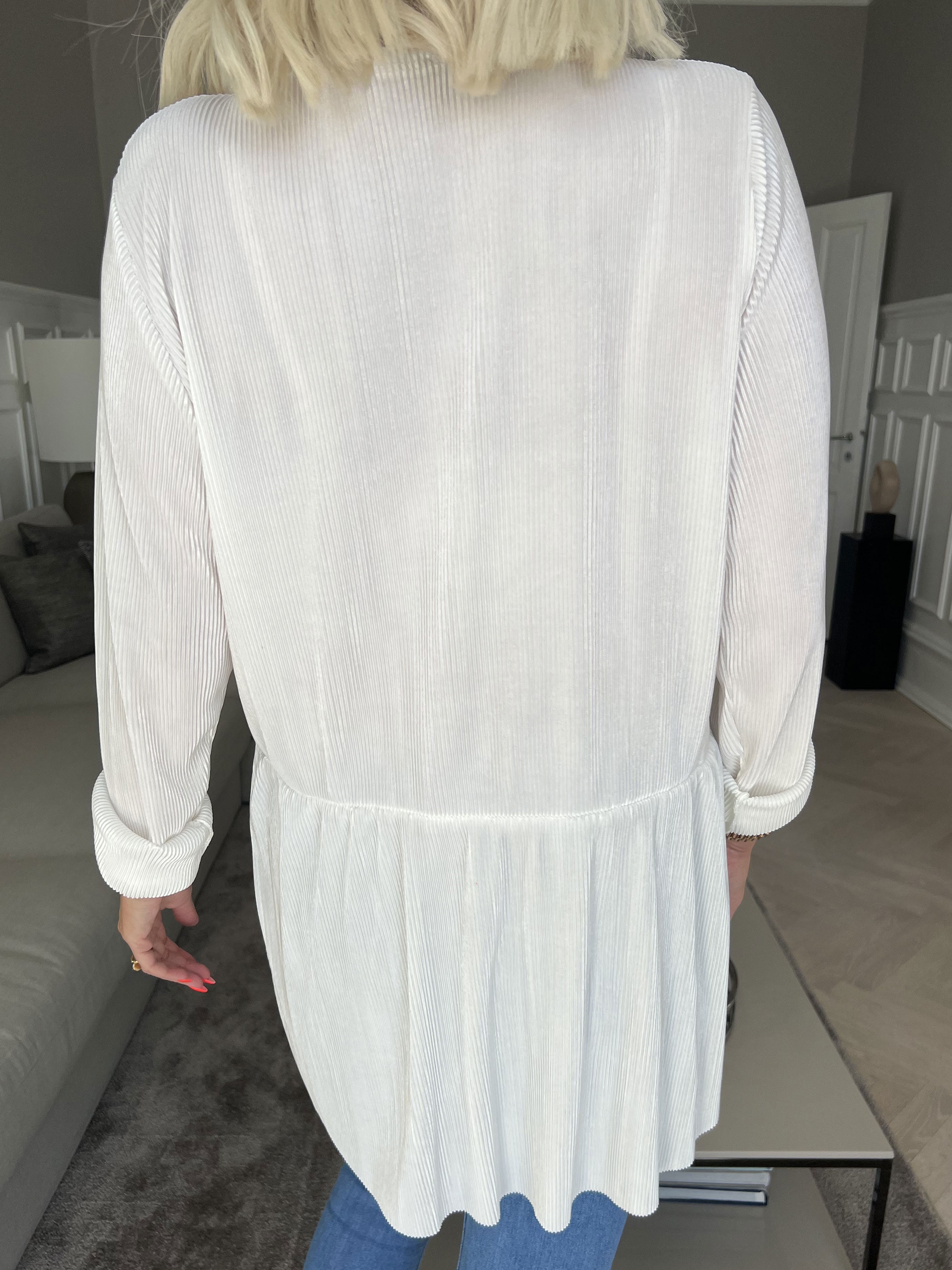 Delfina - Rillet langærmet bluse med lille skød