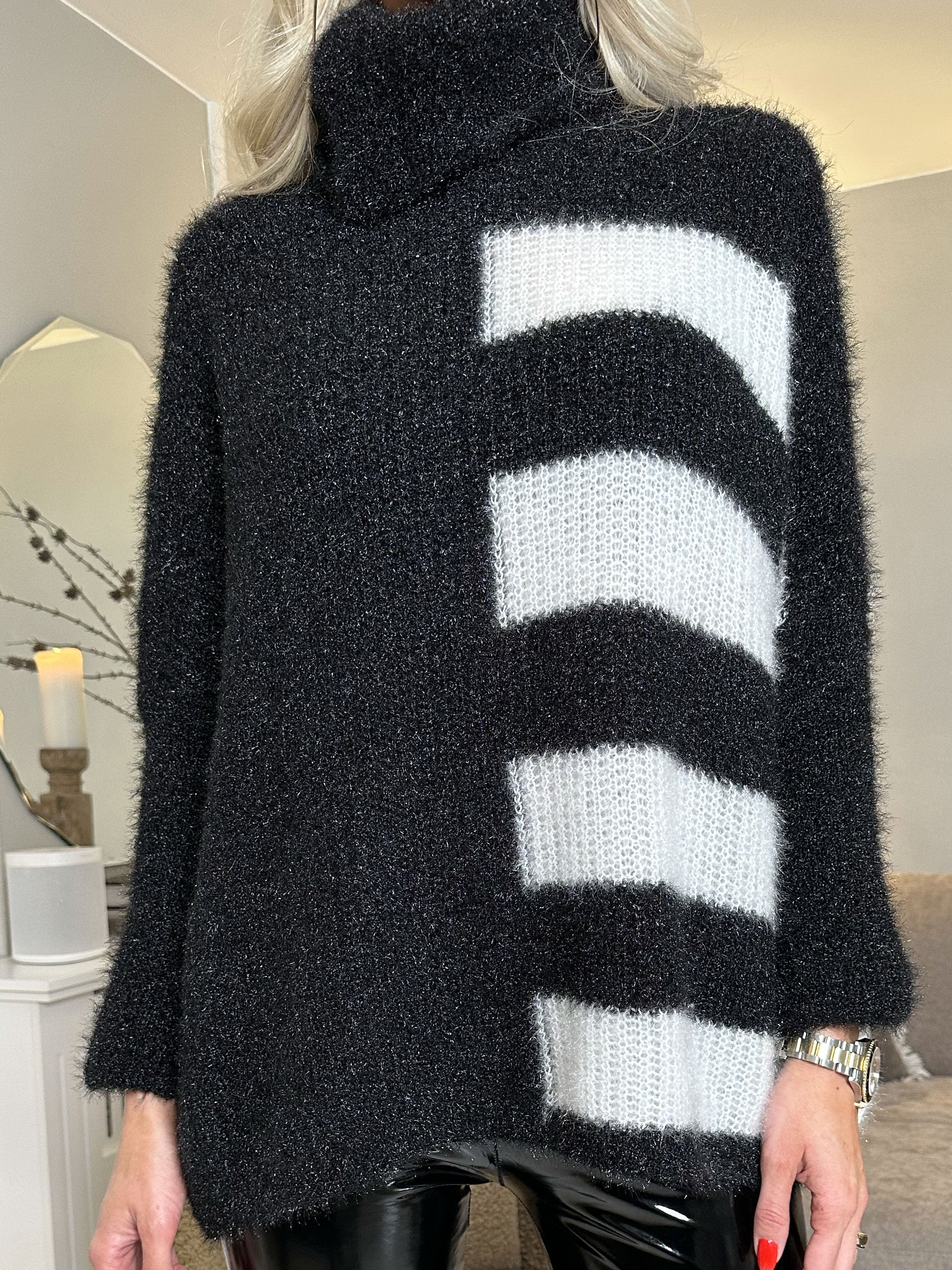 Tess - Sød fluffy strik med striber