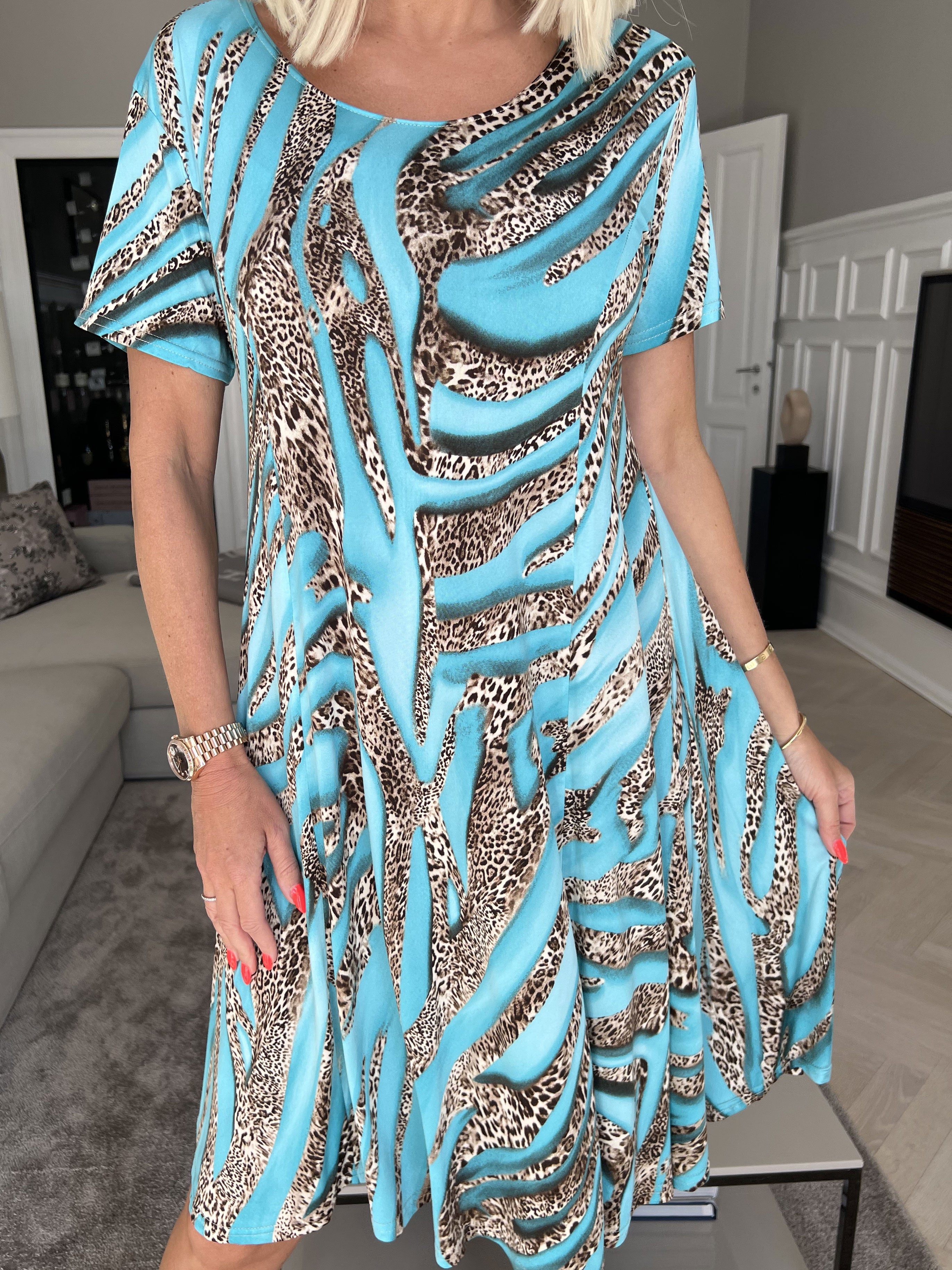 Lala - Elastisk kjole med striber af leopardprint