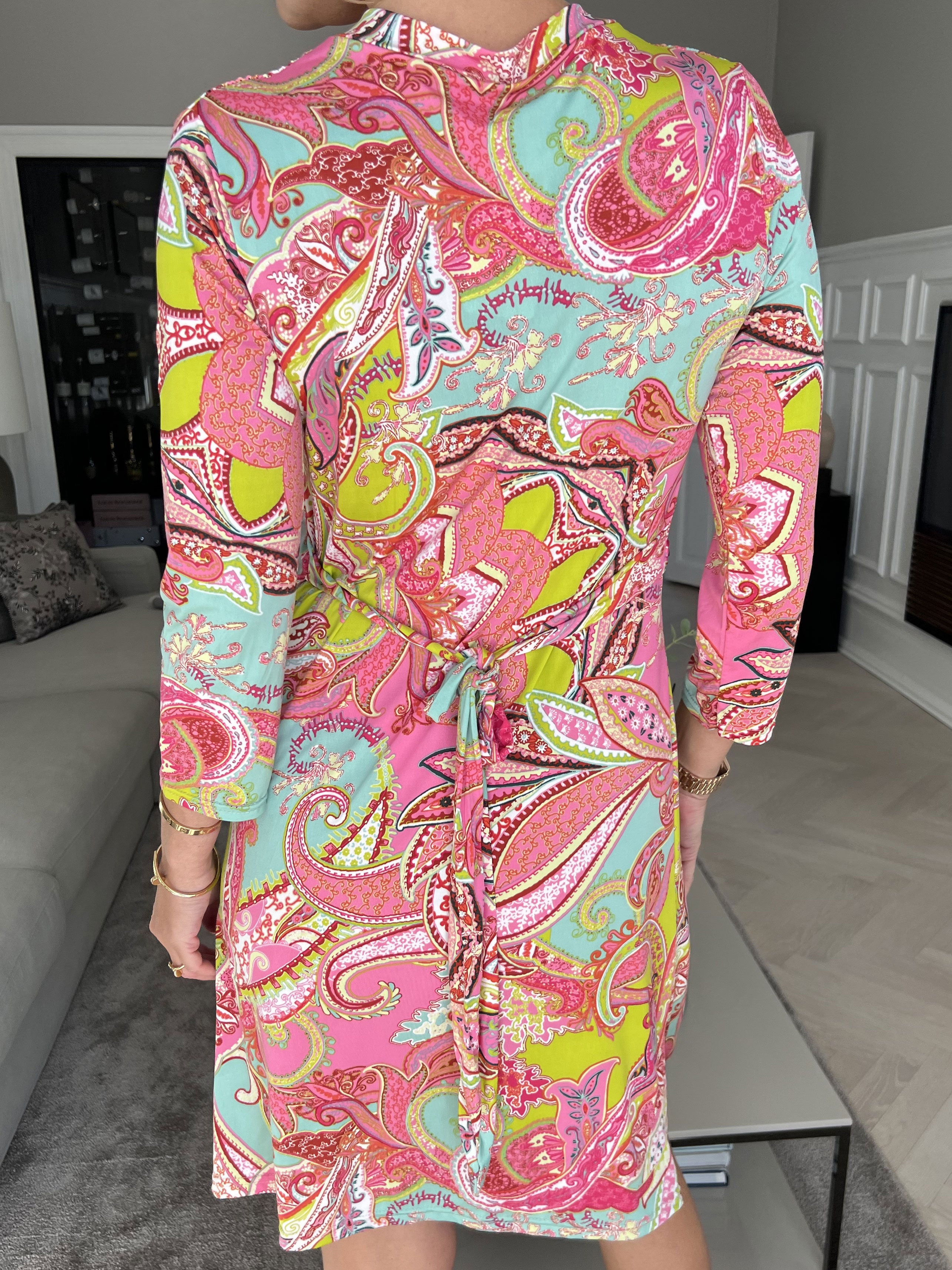 Inez - Elastisk mønstret kjole med knude ved brystet