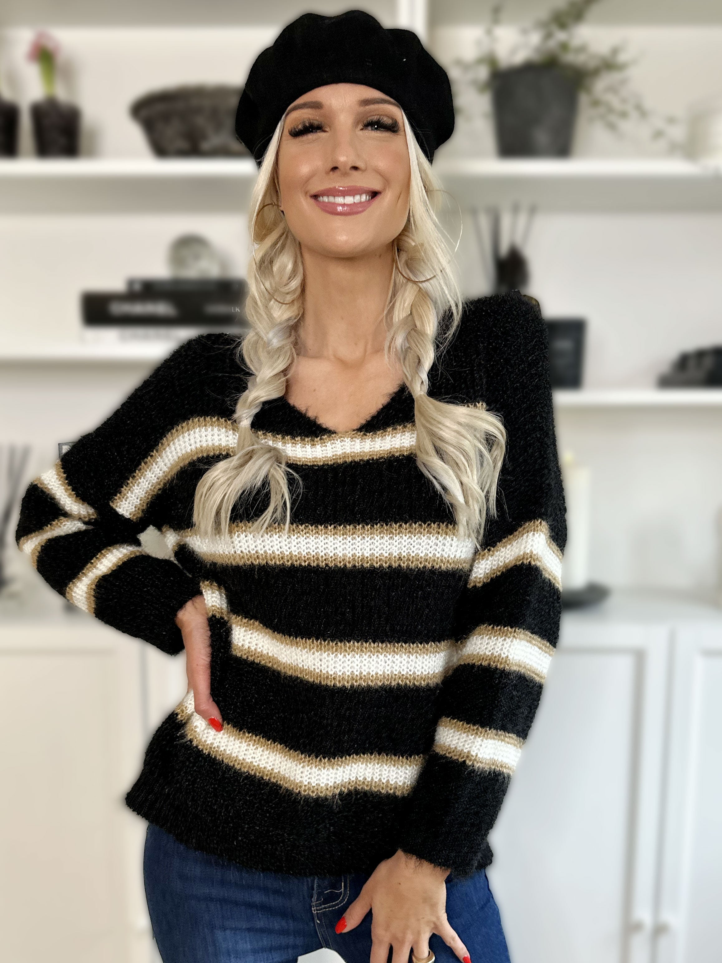 Nemo - Sød strik med farvet striber og v-hals