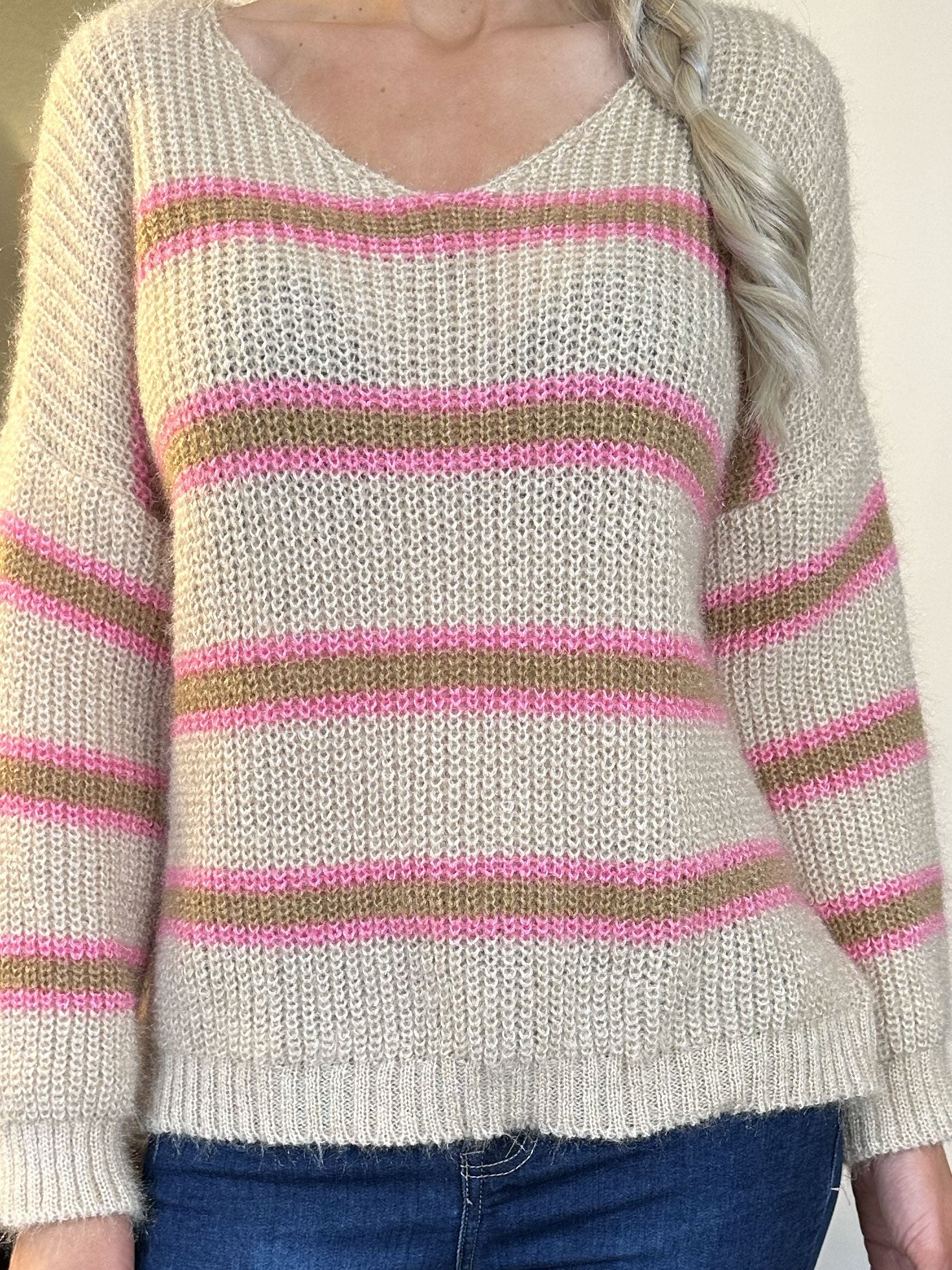 Nemo - Sød strik med farvet striber og v-hals