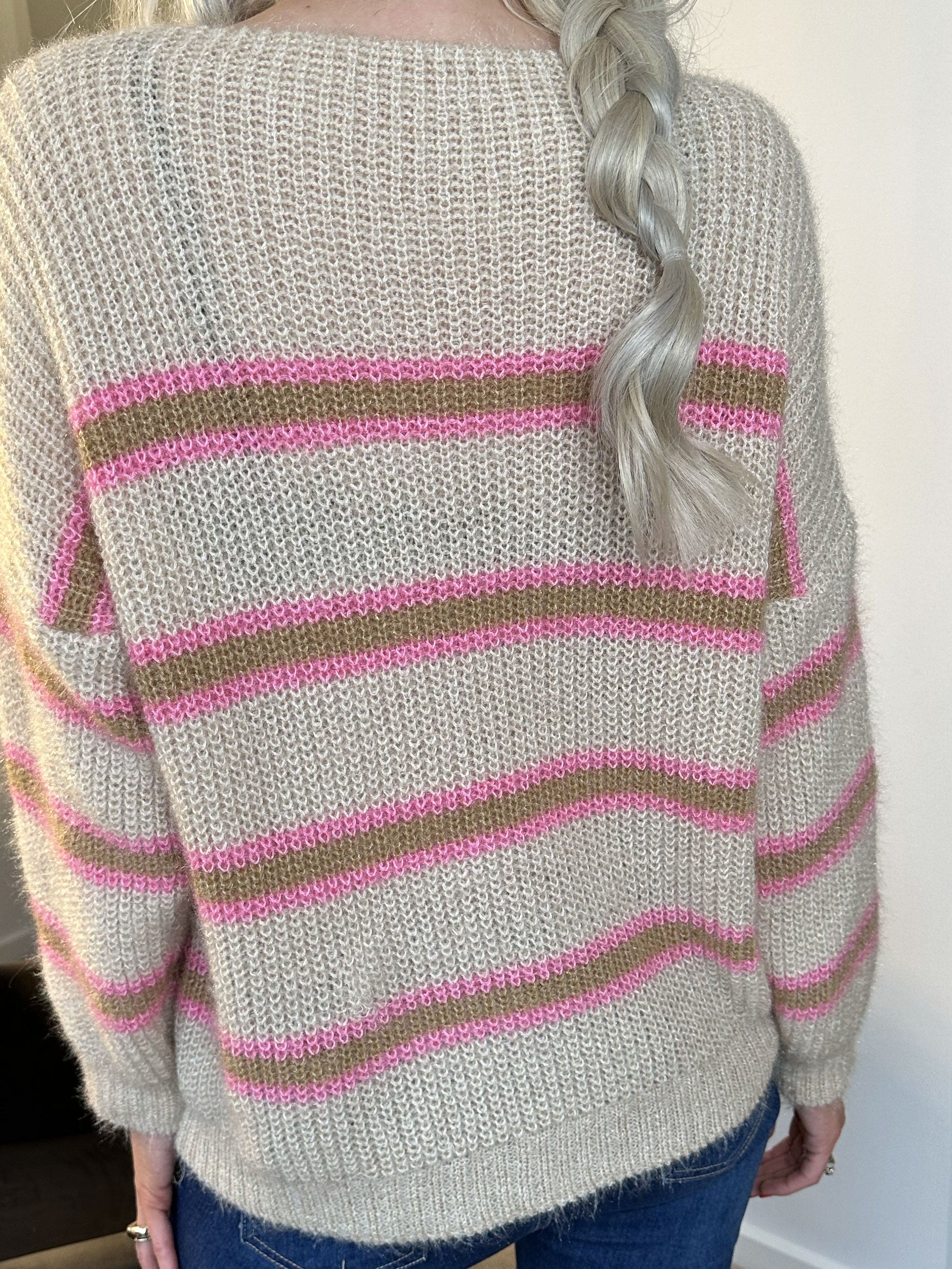 Nemo - Sød strik med farvet striber og v-hals