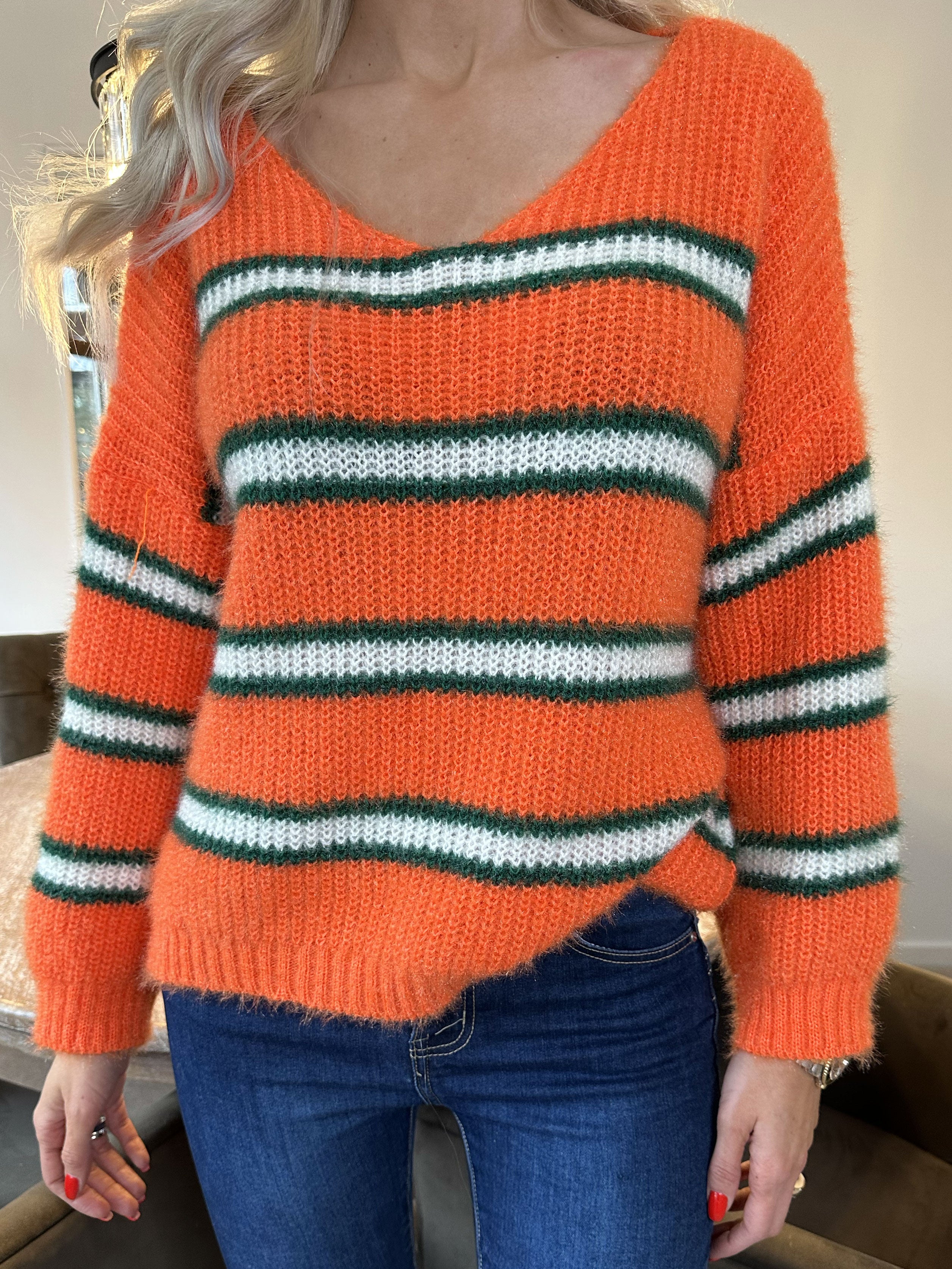 Nemo - Sød strik med farvet striber og v-hals