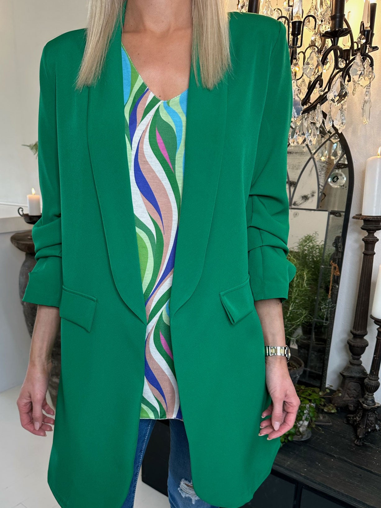 Mila Long - Stilren blazer med rynk på ærmet