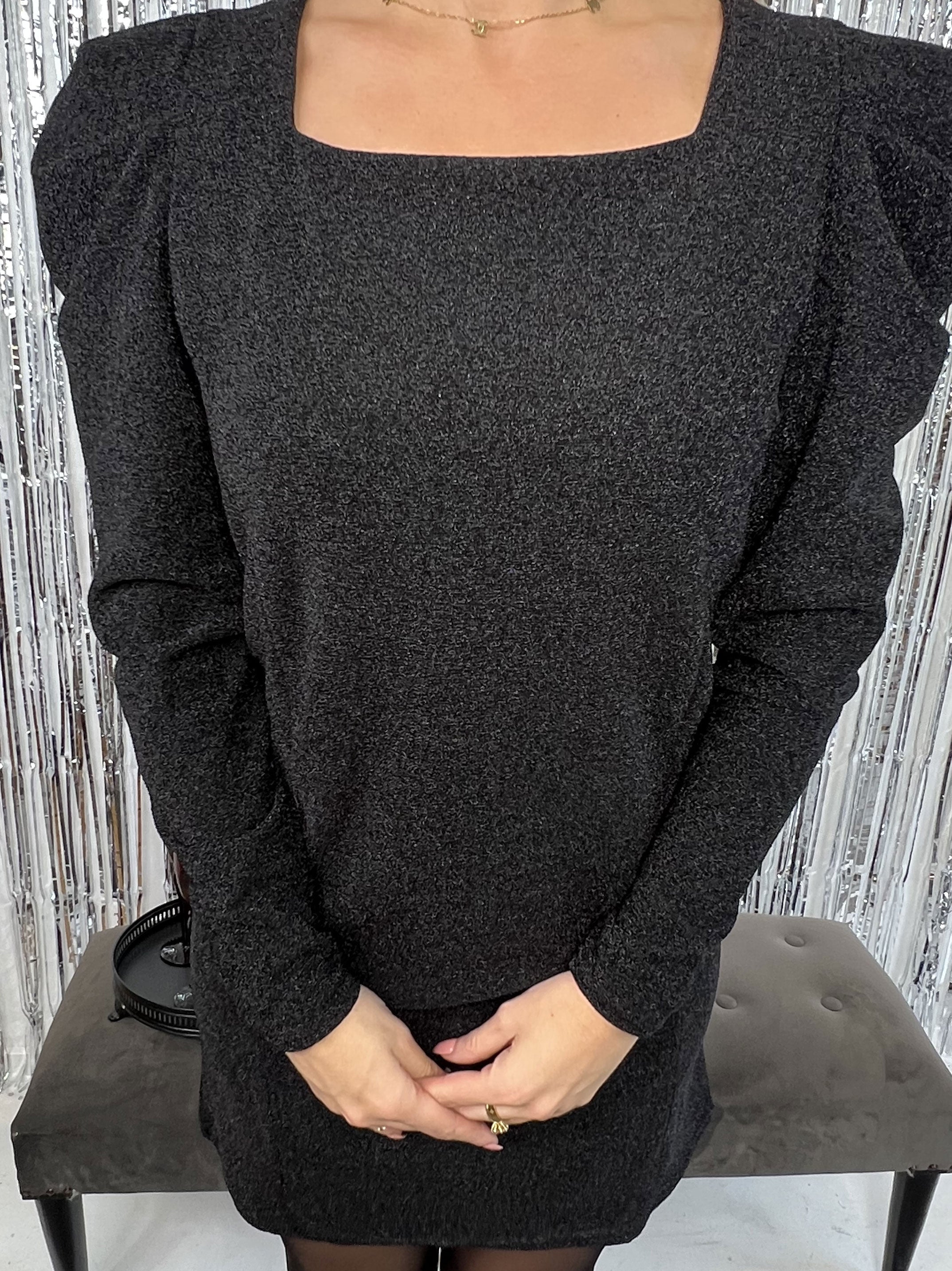 Tatiana - Elegant glimmerkjole med pufærmer