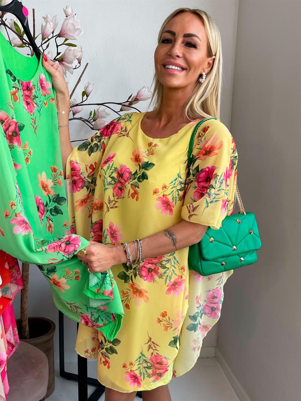 Kenya Flower - Tunikakjole med chiffonlag i blomsterprint