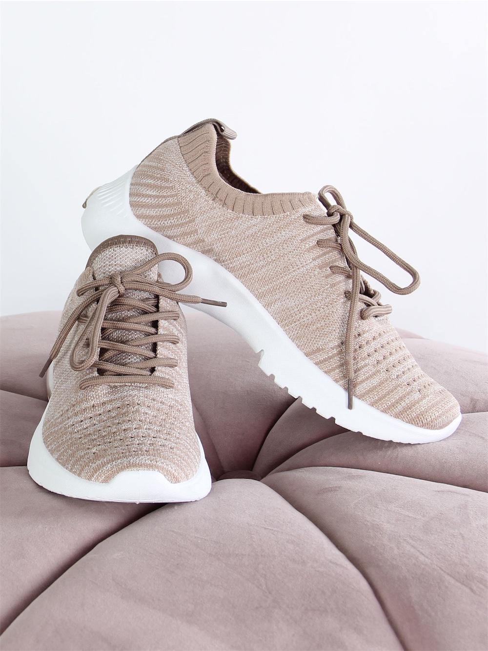 Khloe - Mudfarvet sneakers i stof med hvid sål