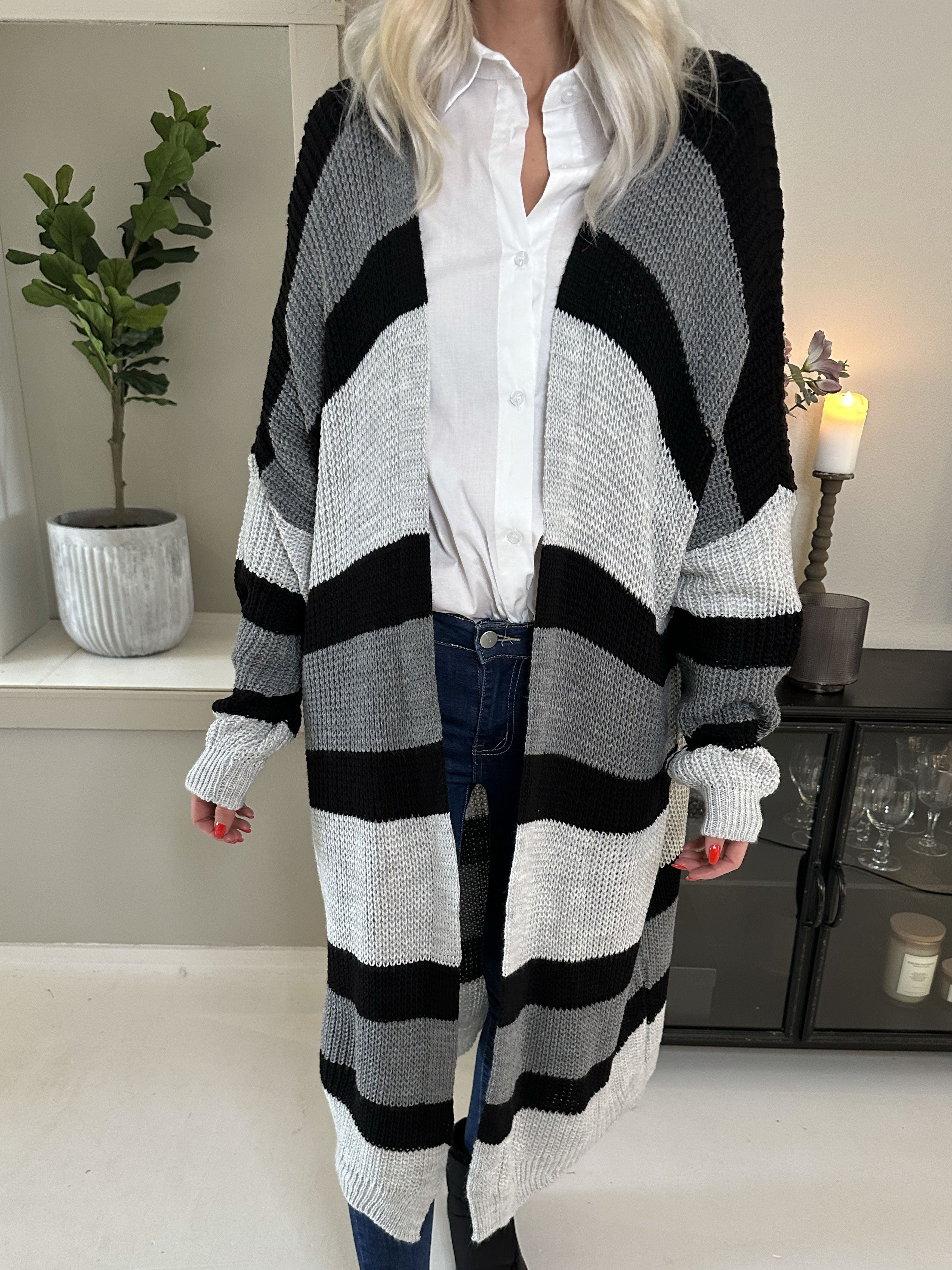 Fekla - Lang strikcardigan med flerfarvet striber