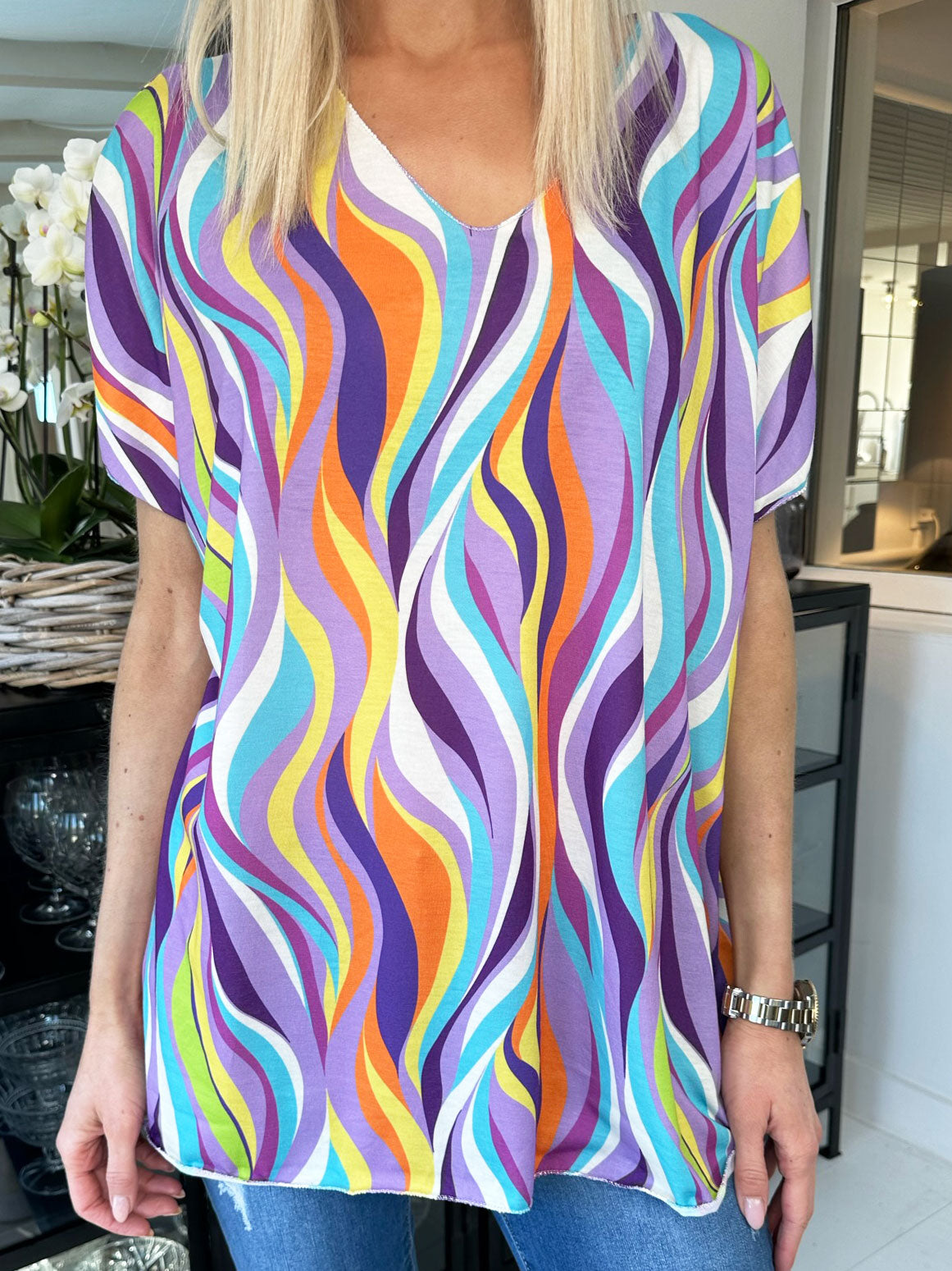 Kirsa - Blød flerfarvet bluse med v-hals