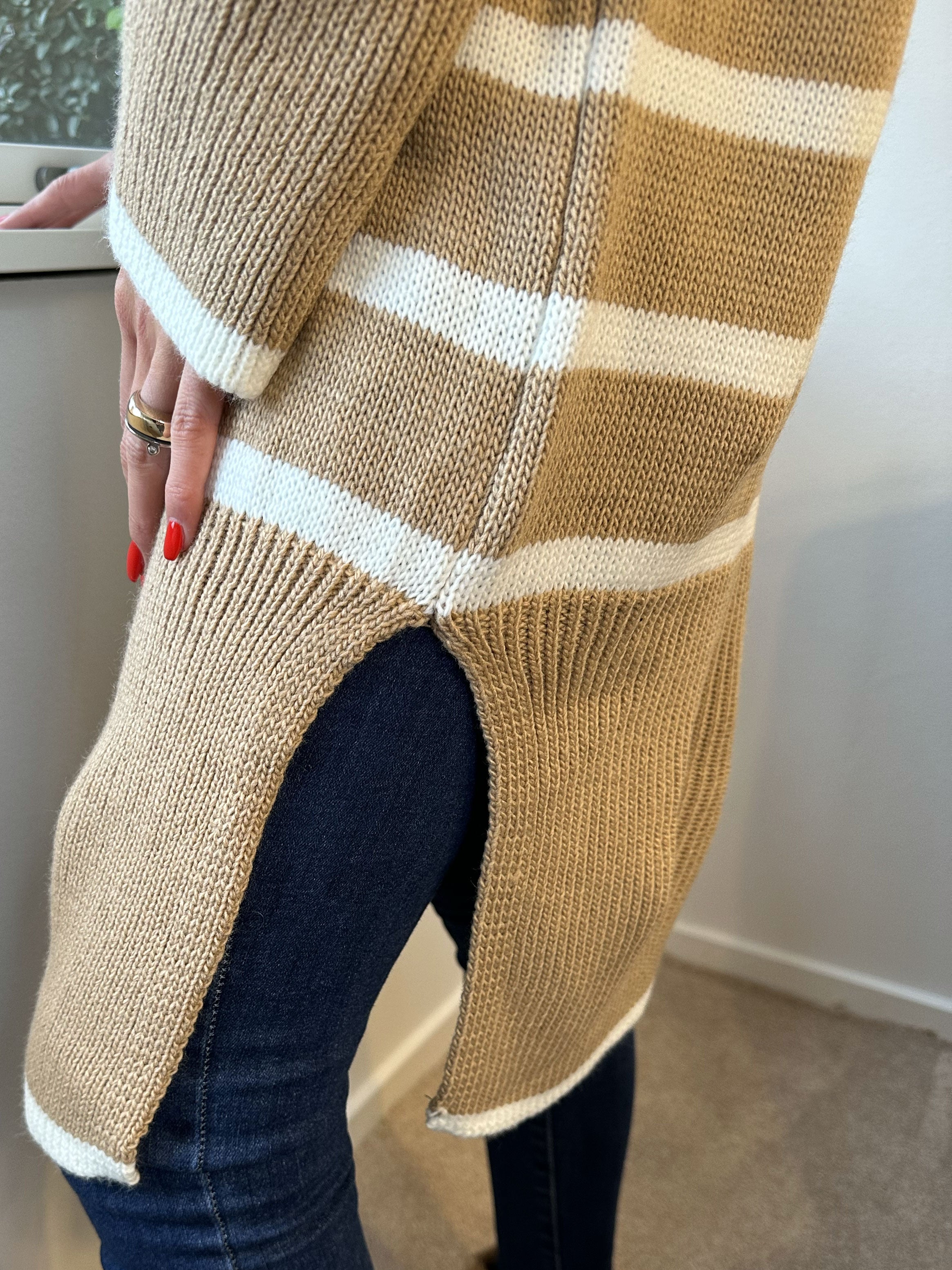 Safiya - Sød strikkjole med striber