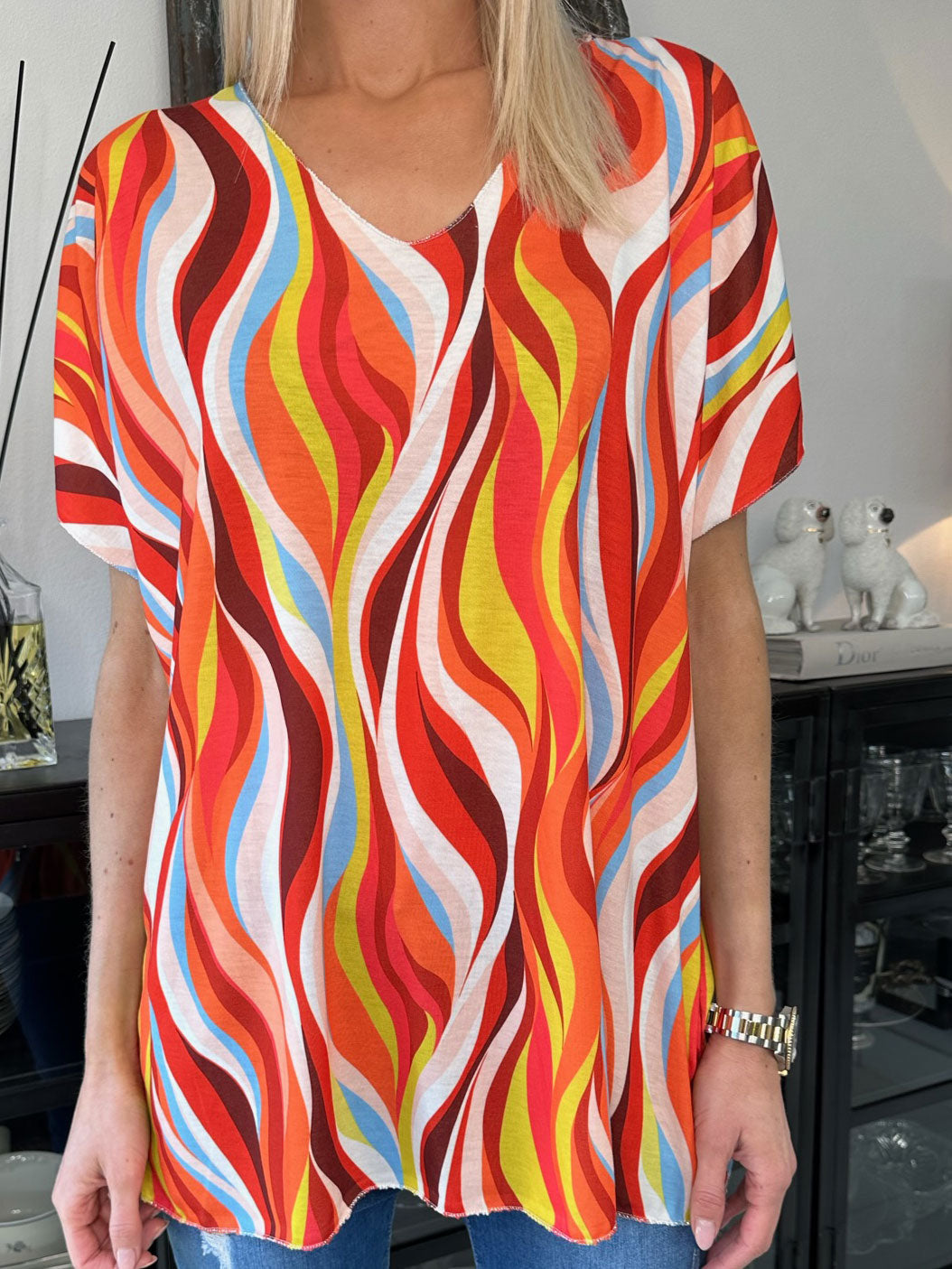 Kirsa - Blød flerfarvet bluse med v-hals