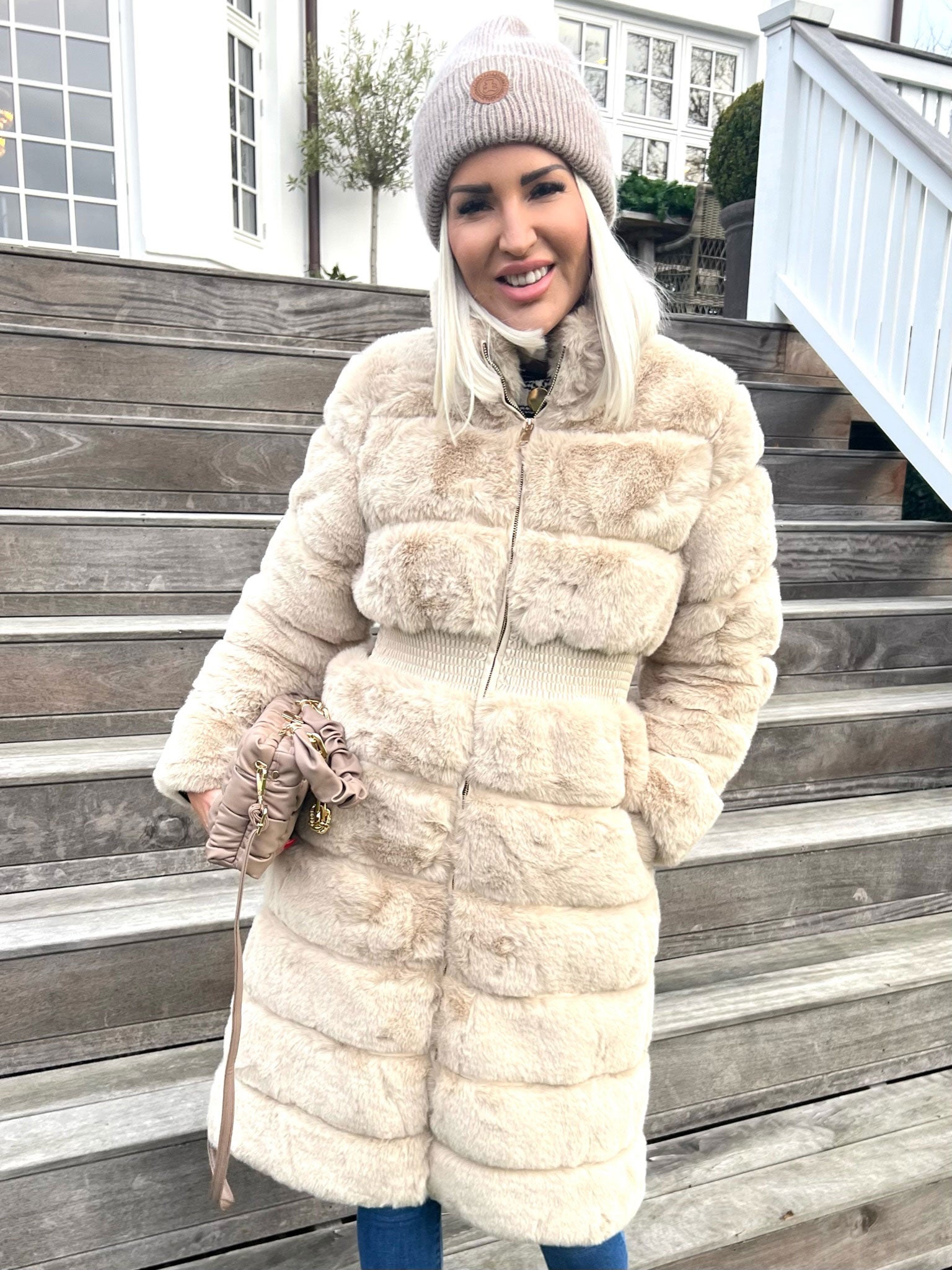 Darya - Fakefur jakke med elastik i taljen