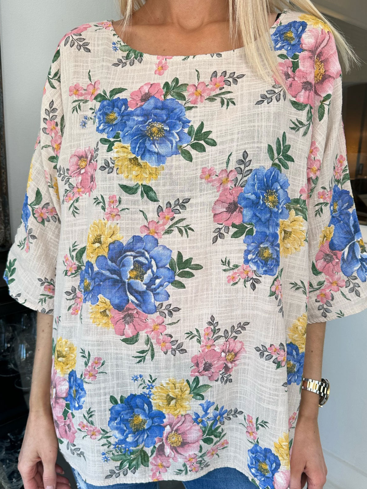 Gissele - Sød bluse i hørlignende stof med blomsterprint