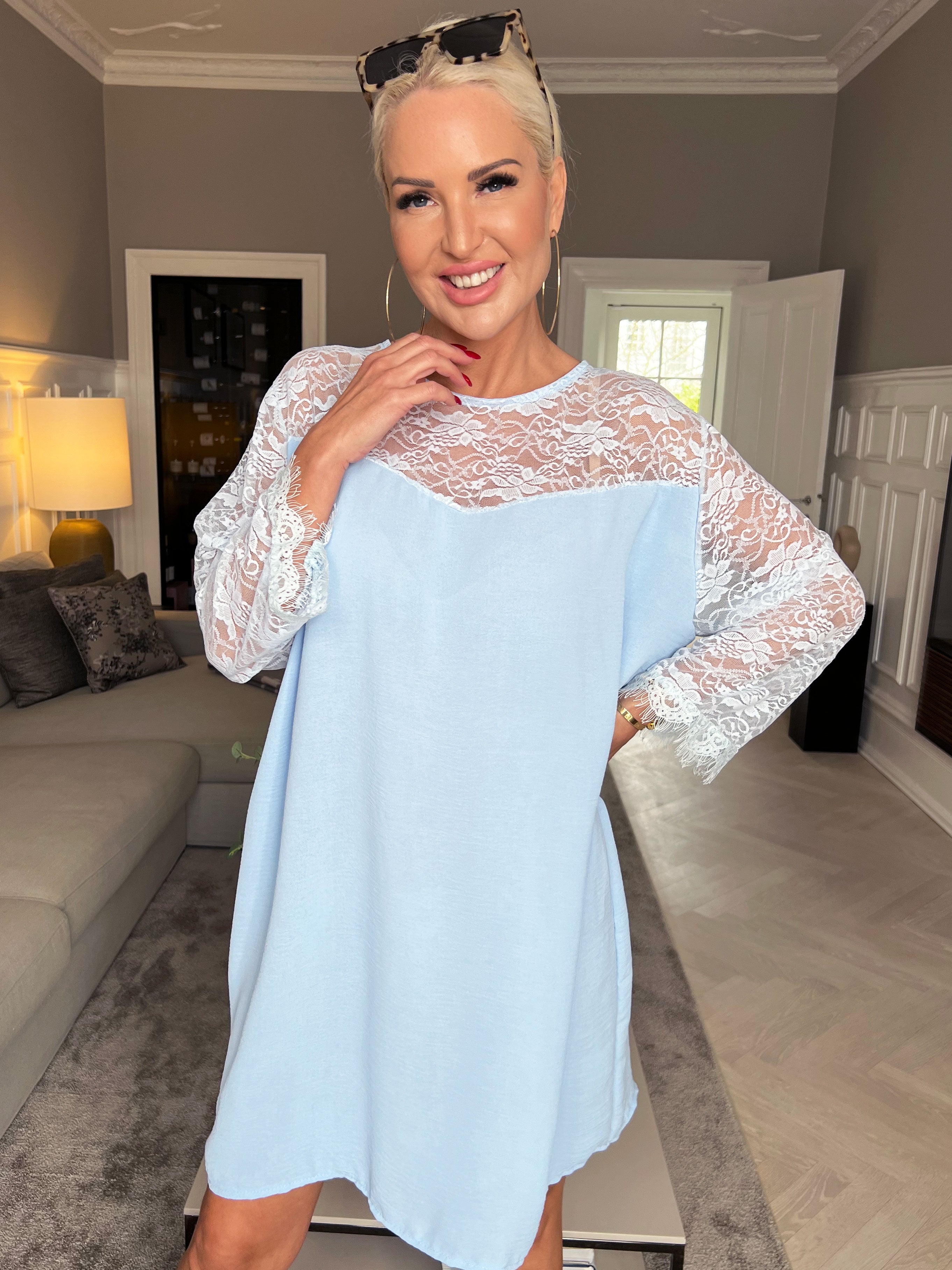 Nadine dress - Sød blonde kjole med sløjfe i ryggen