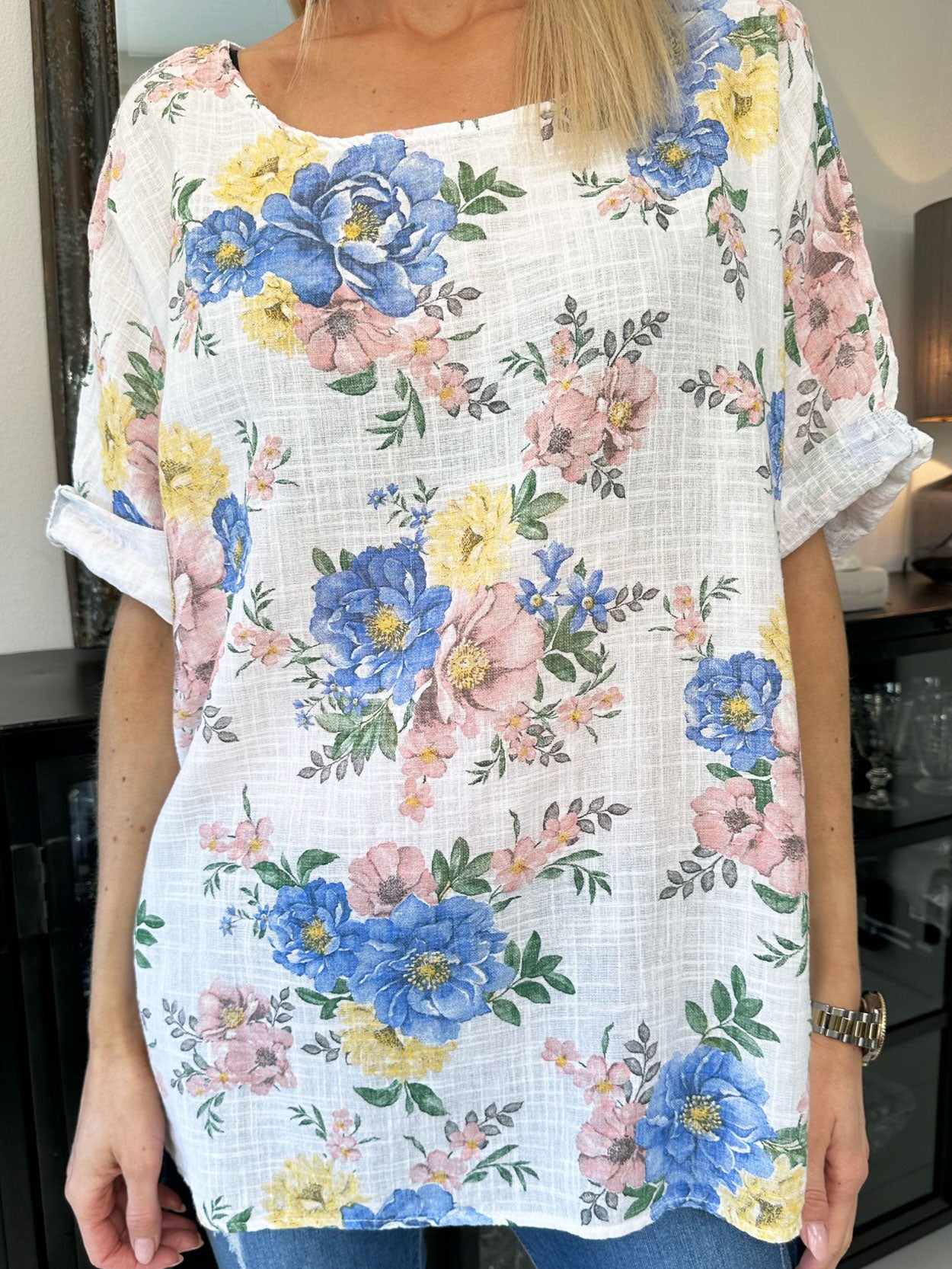 Gissele - Sød bluse i hørlignende stof med blomsterprint
