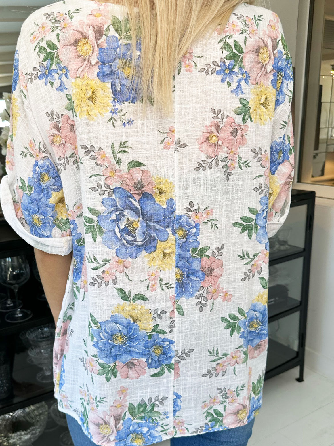 Gissele - Sød bluse i hørlignende stof med blomsterprint