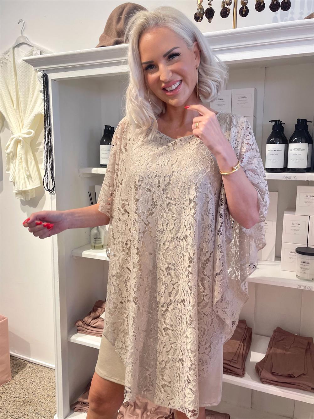 Kenya New Lace - Tunikakjole med blondelag