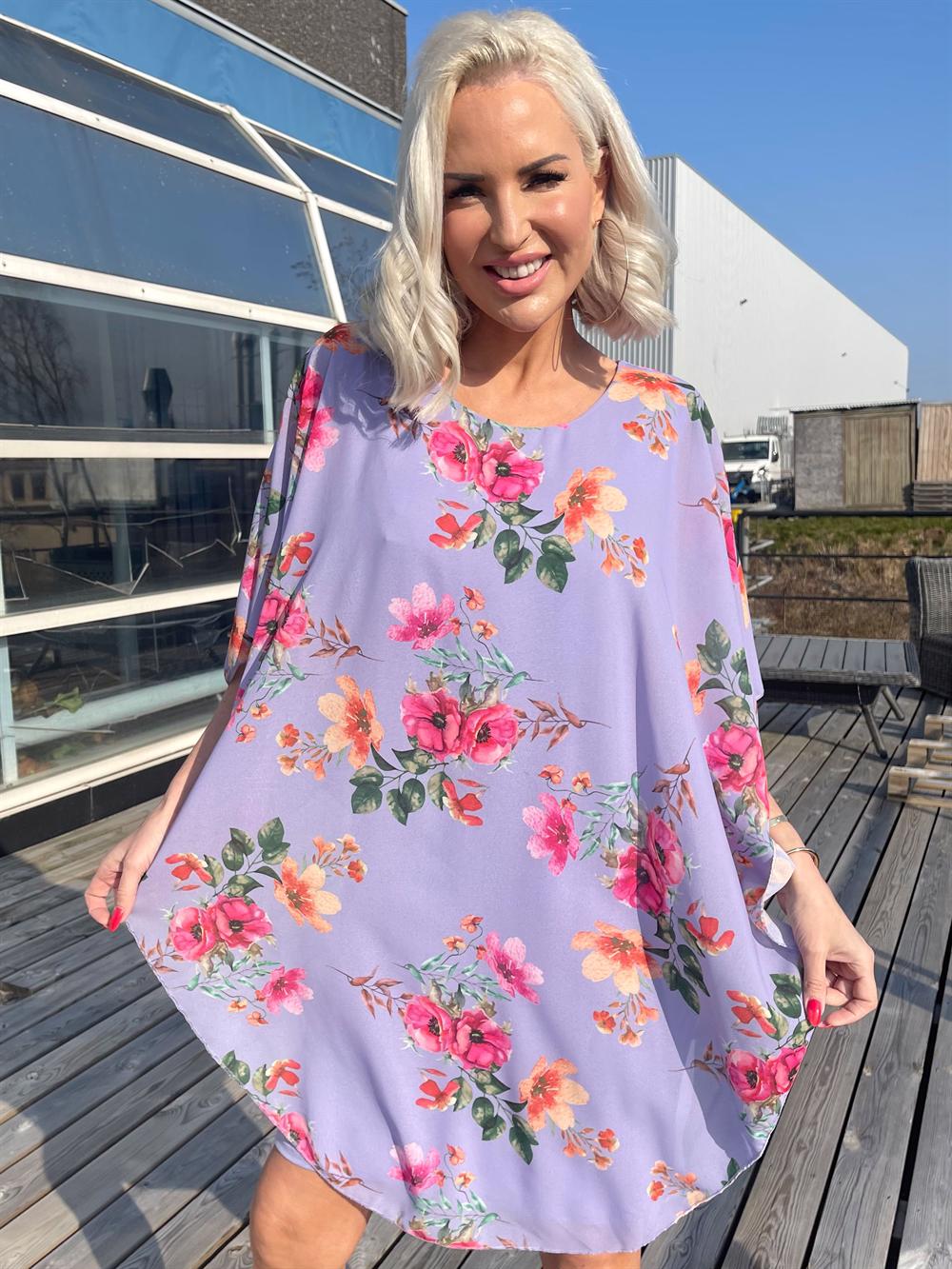 Kenya Flower - Tunikakjole med chiffonlag i blomsterprint